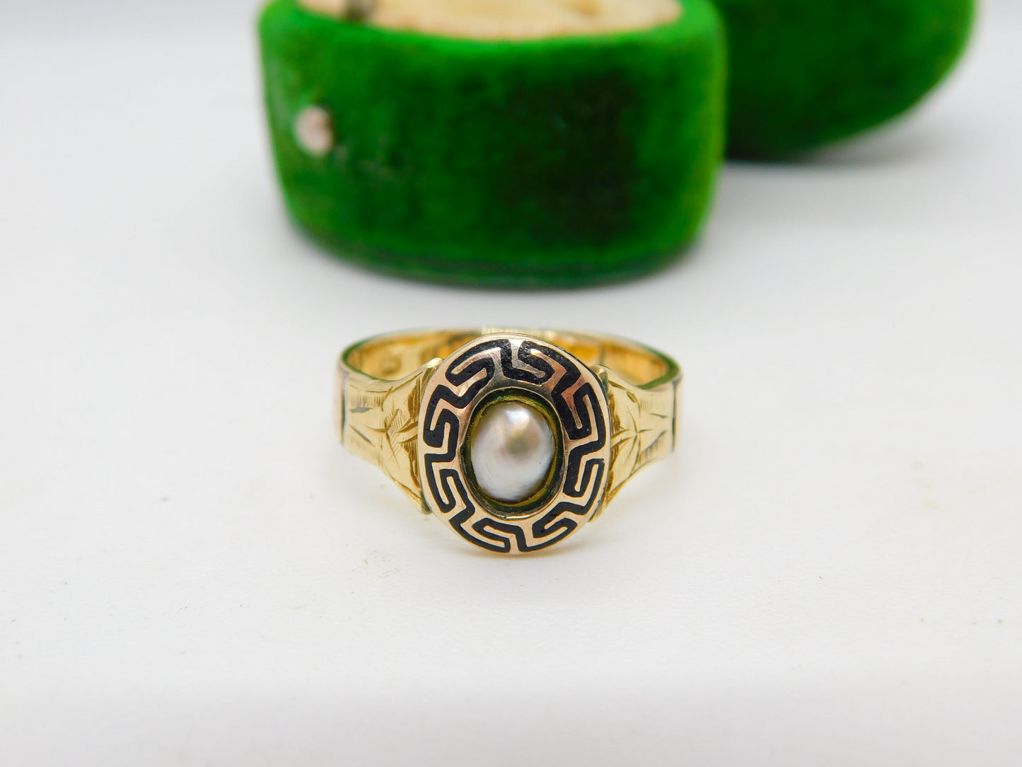 Victorian 9ct Gold, Black Enamel & Pearl Mourning Ring Antique 1864 Birmingham