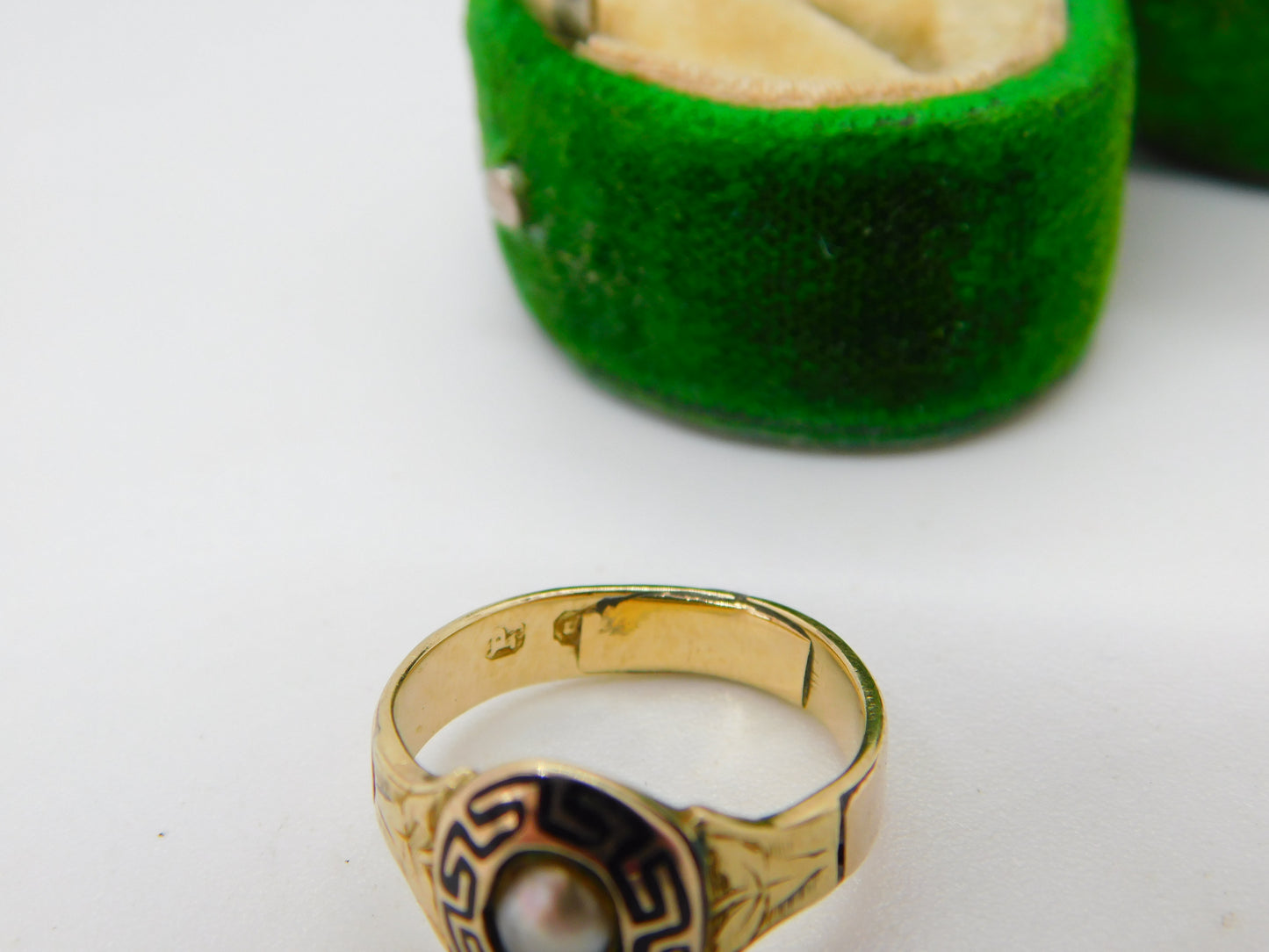 Victorian 9ct Gold, Black Enamel & Pearl Mourning Ring Antique 1864 Birmingham