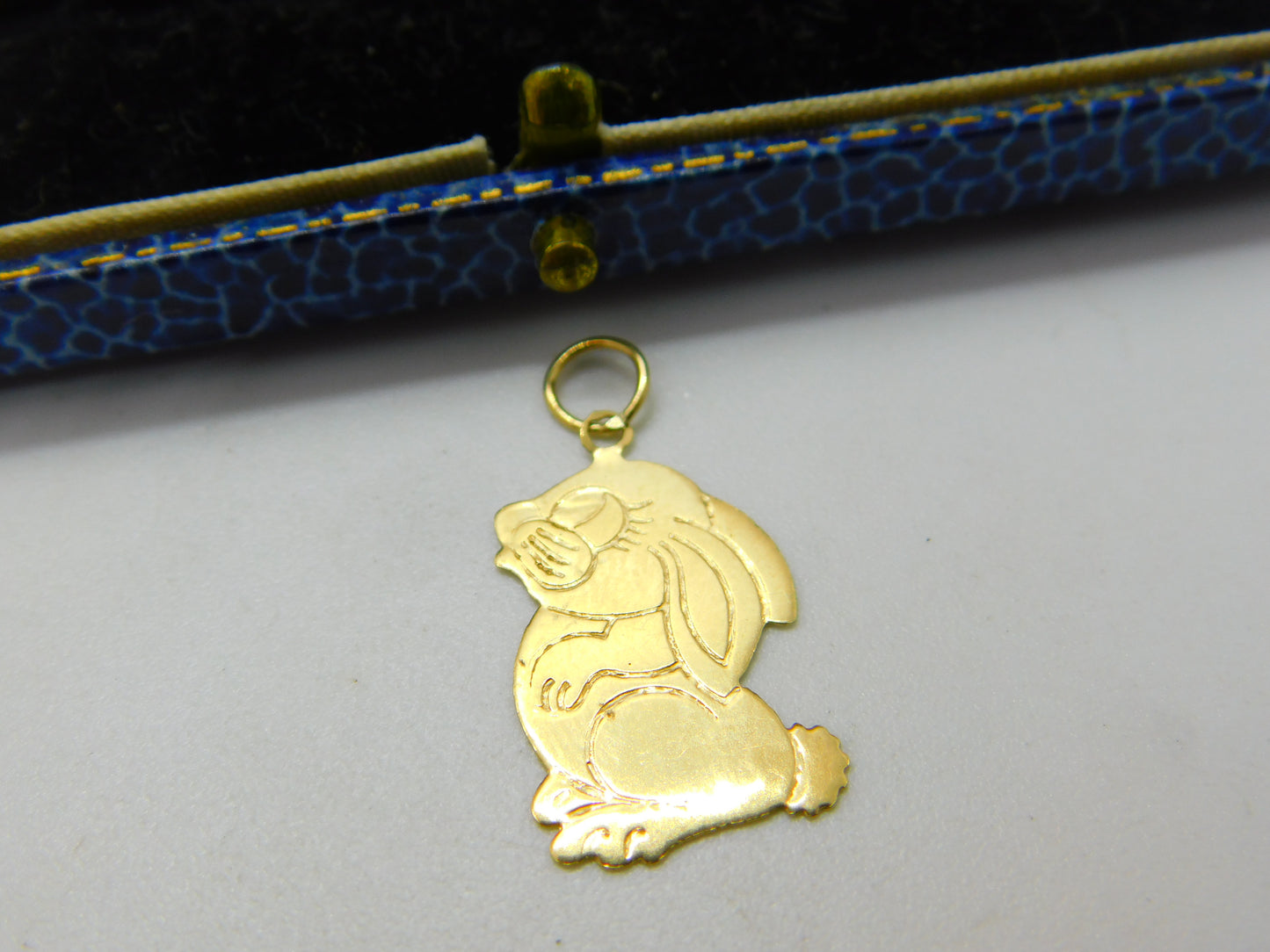 9ct Yellow Gold Cartoon Bunny Rabbit 2D Charm Pendant Vintage 1983 London