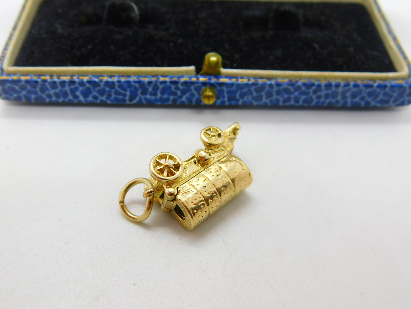 9ct Yellow Gold Opening Travelling Wagon Caravan Charm Vintage 1961 London