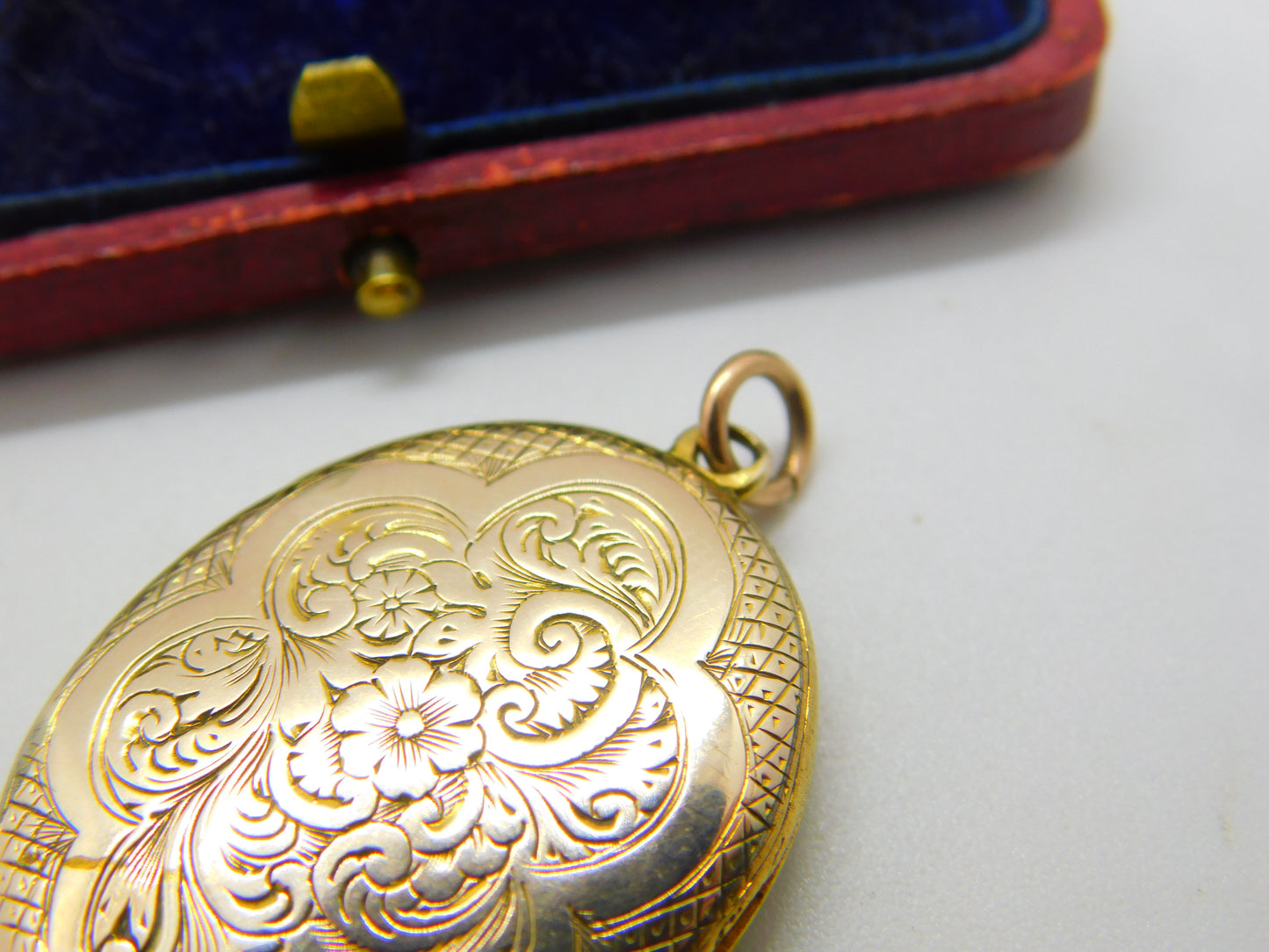 Victorian 9ct Yellow Gold Back & Front Floral Pattern Locket Pendant Antique