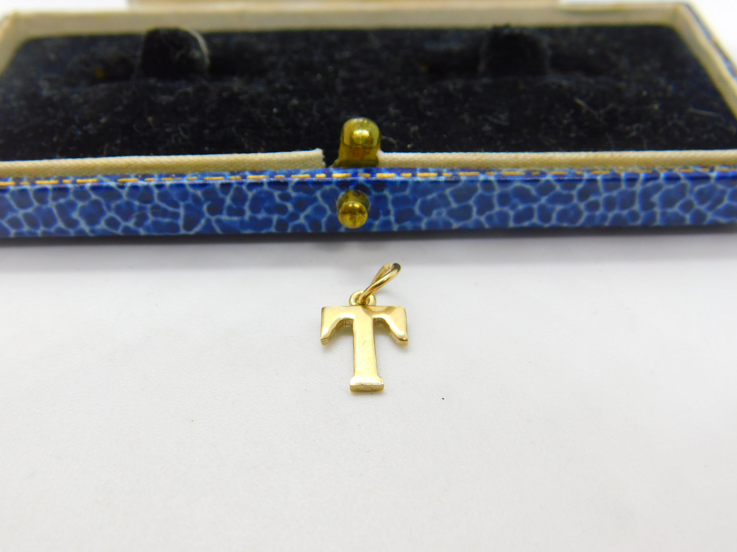 9ct Yellow Gold 'T' Initial Small Charm or Pendant Vintage c1970