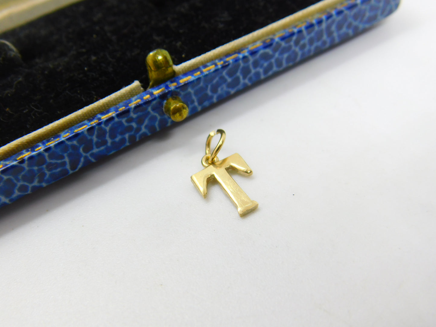 9ct Yellow Gold 'T' Initial Small Charm or Pendant Vintage c1970