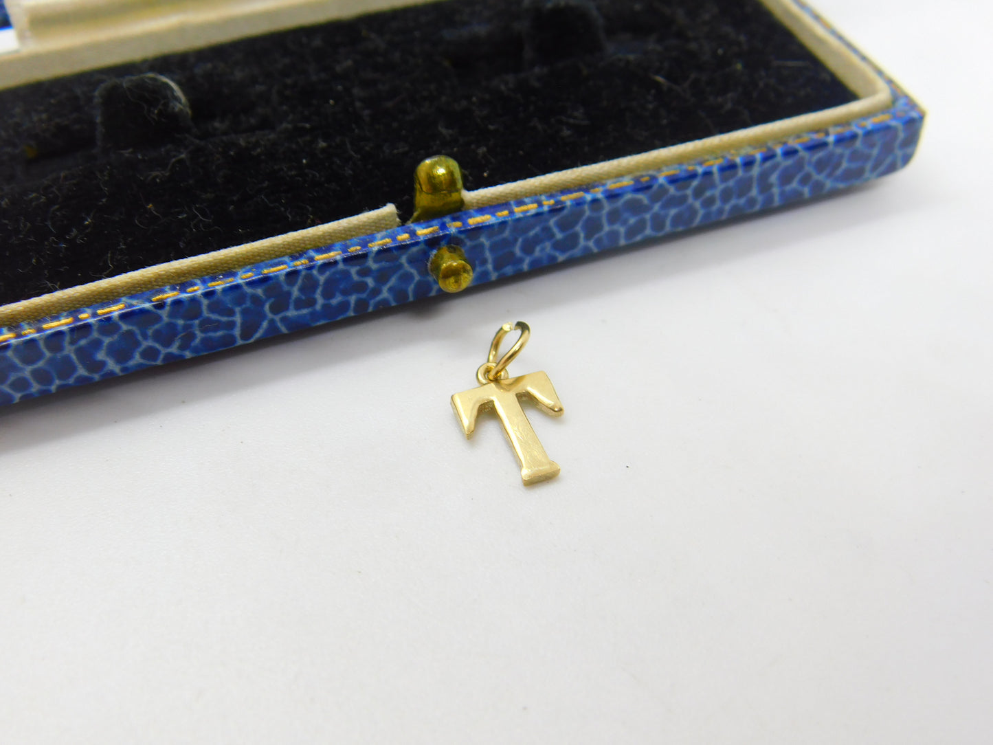 9ct Yellow Gold 'T' Initial Small Charm or Pendant Vintage c1970