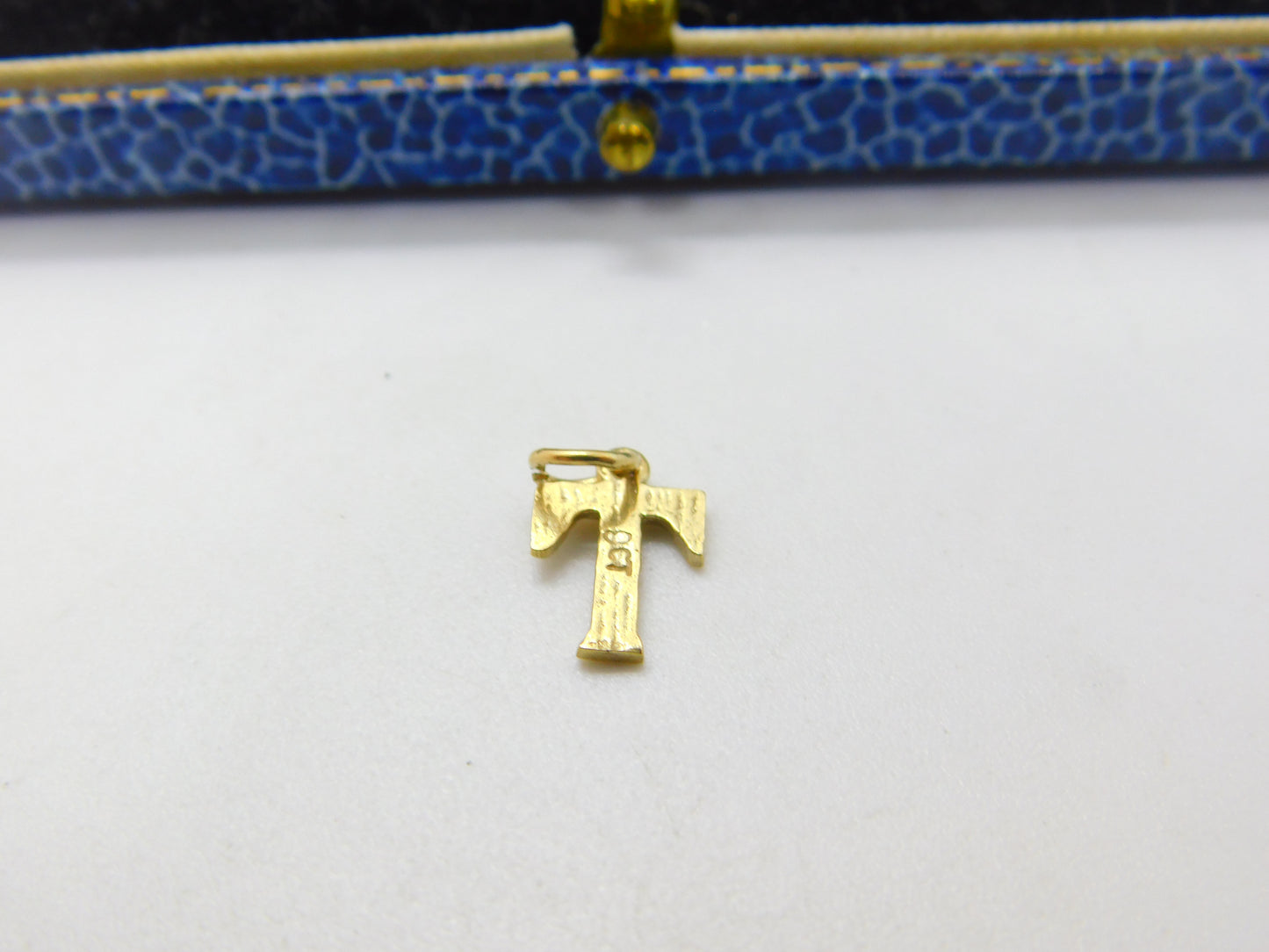 9ct Yellow Gold 'T' Initial Small Charm or Pendant Vintage c1970