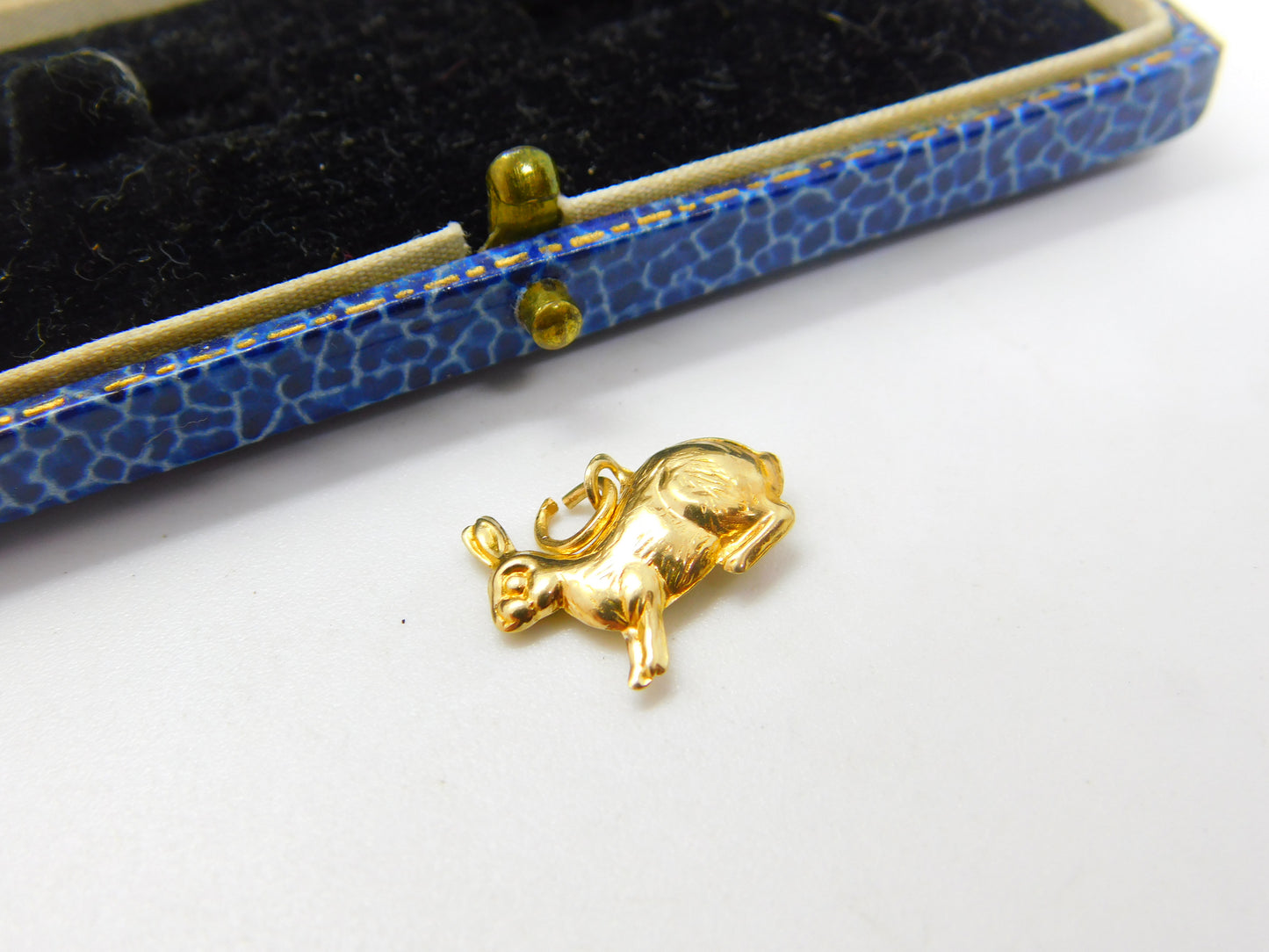 9ct Yellow Gold Bunny Rabbit or Hare Charm Pendant Vintage c1970