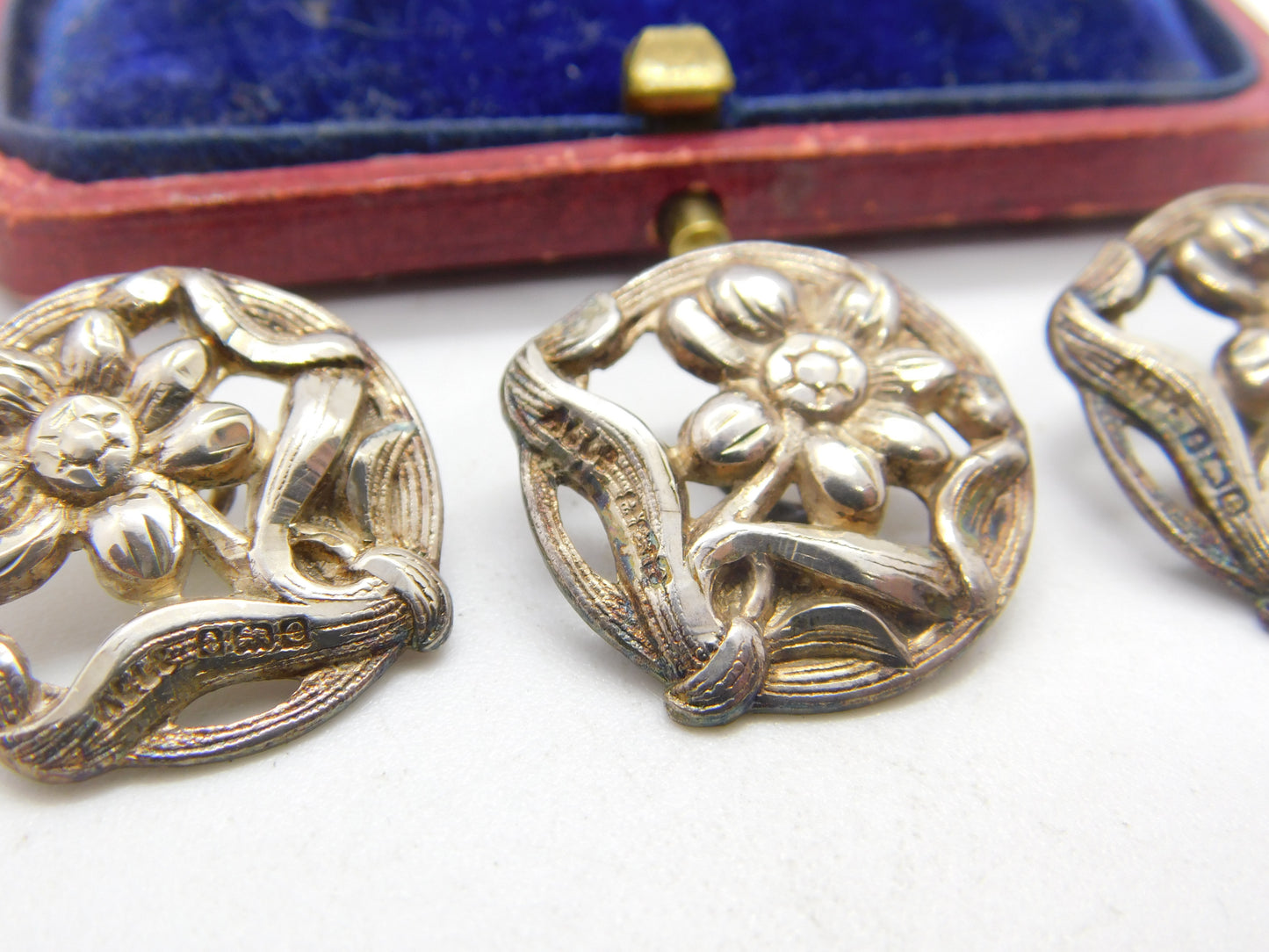 Edwardian Set of Three Sterling Silver Daisy Flower Buttons 1904 Birmingham