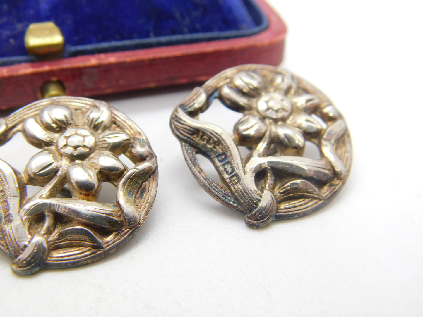 Edwardian Set of Three Sterling Silver Daisy Flower Buttons 1904 Birmingham