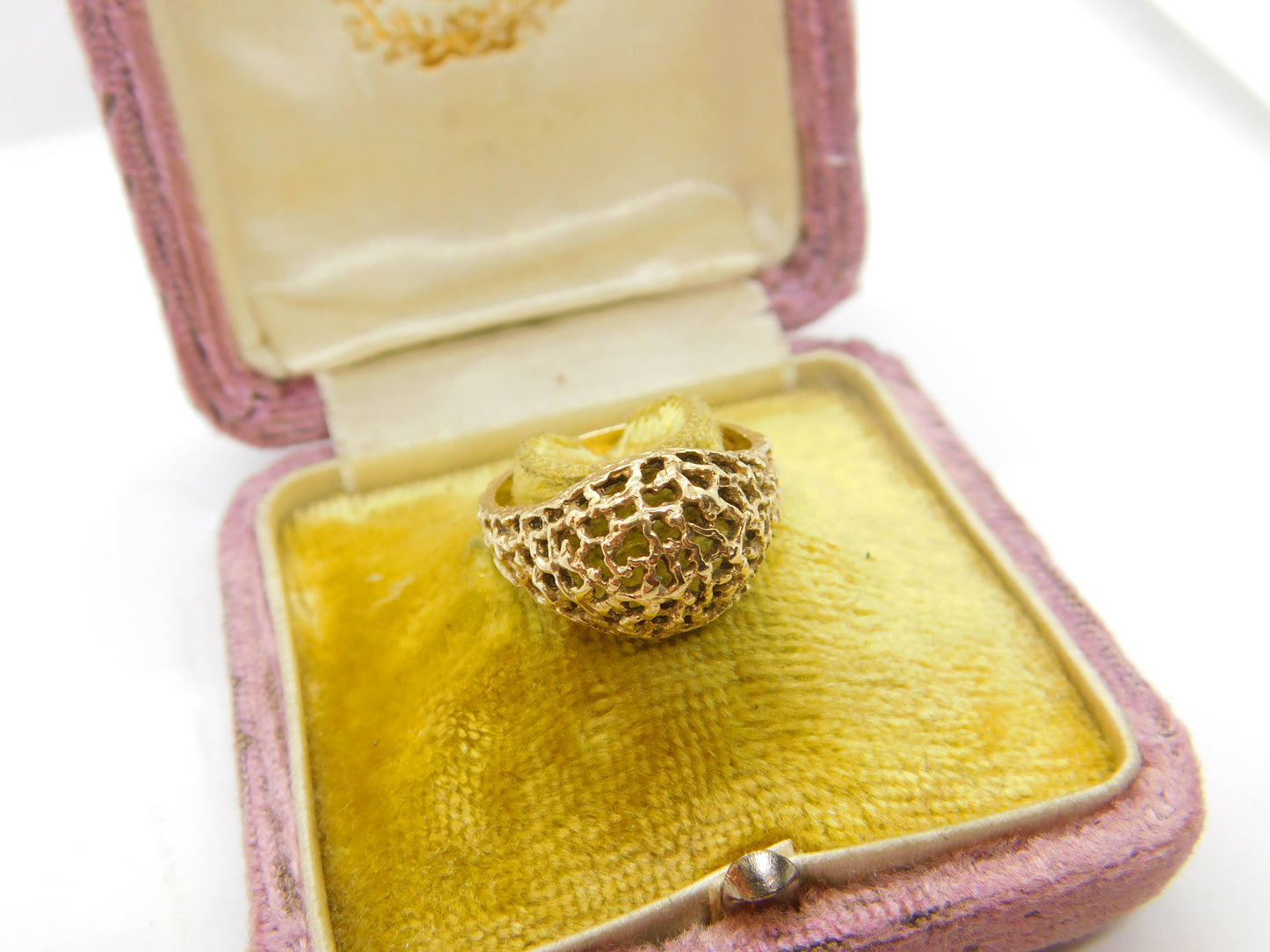 9ct Yellow Gold Textured Pattern Honeycomb Band Ring 1982 Birmingham Vintage