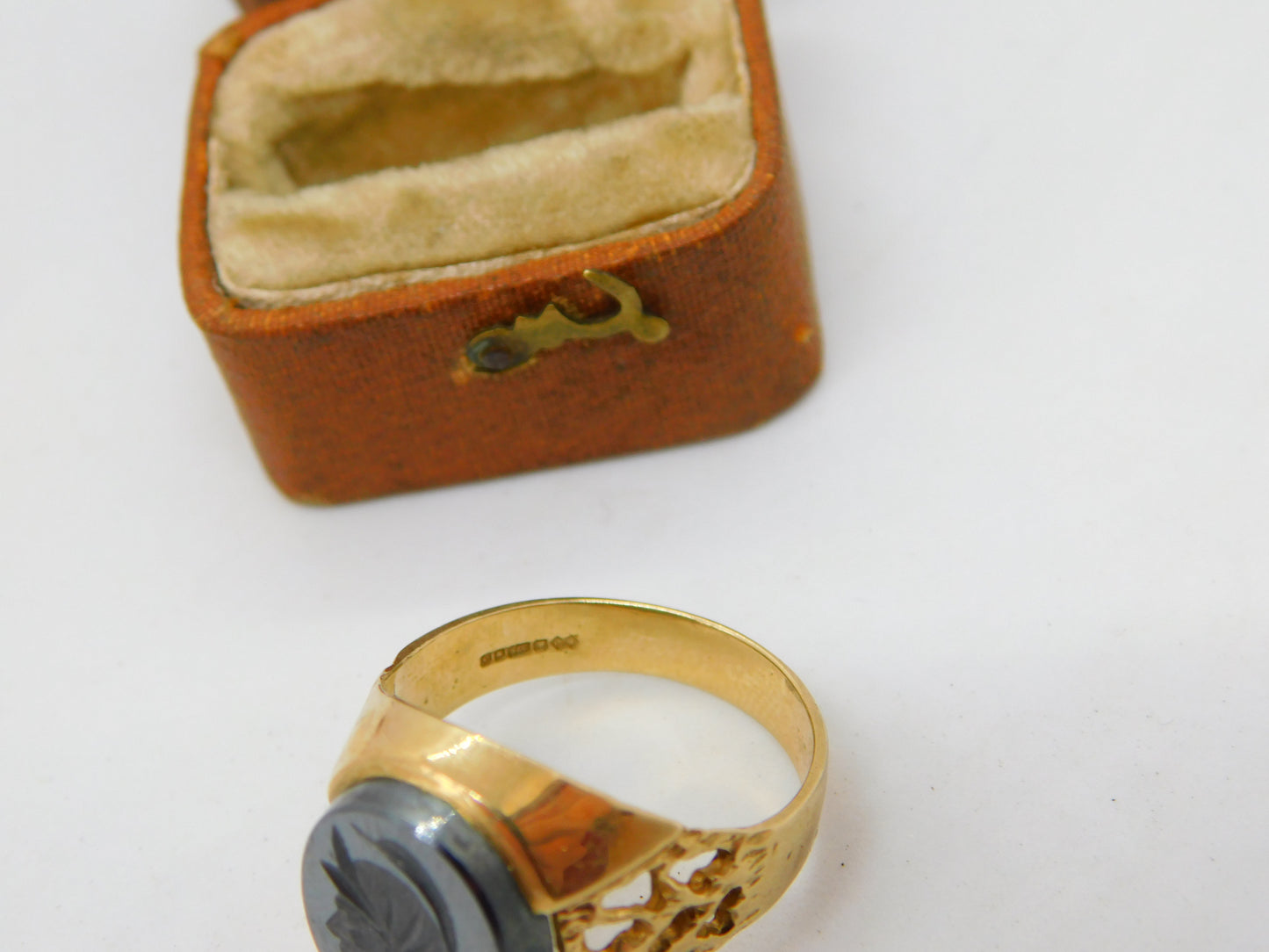 9ct Yellow Gold Haematite Centurion Signet Ring Vintage 1969 London