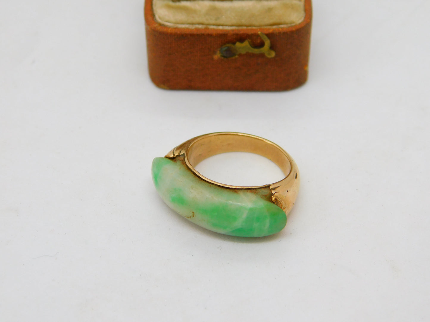 Victorian 14ct Gold Apple Green Jade Curved Dress Ring Antique c1880