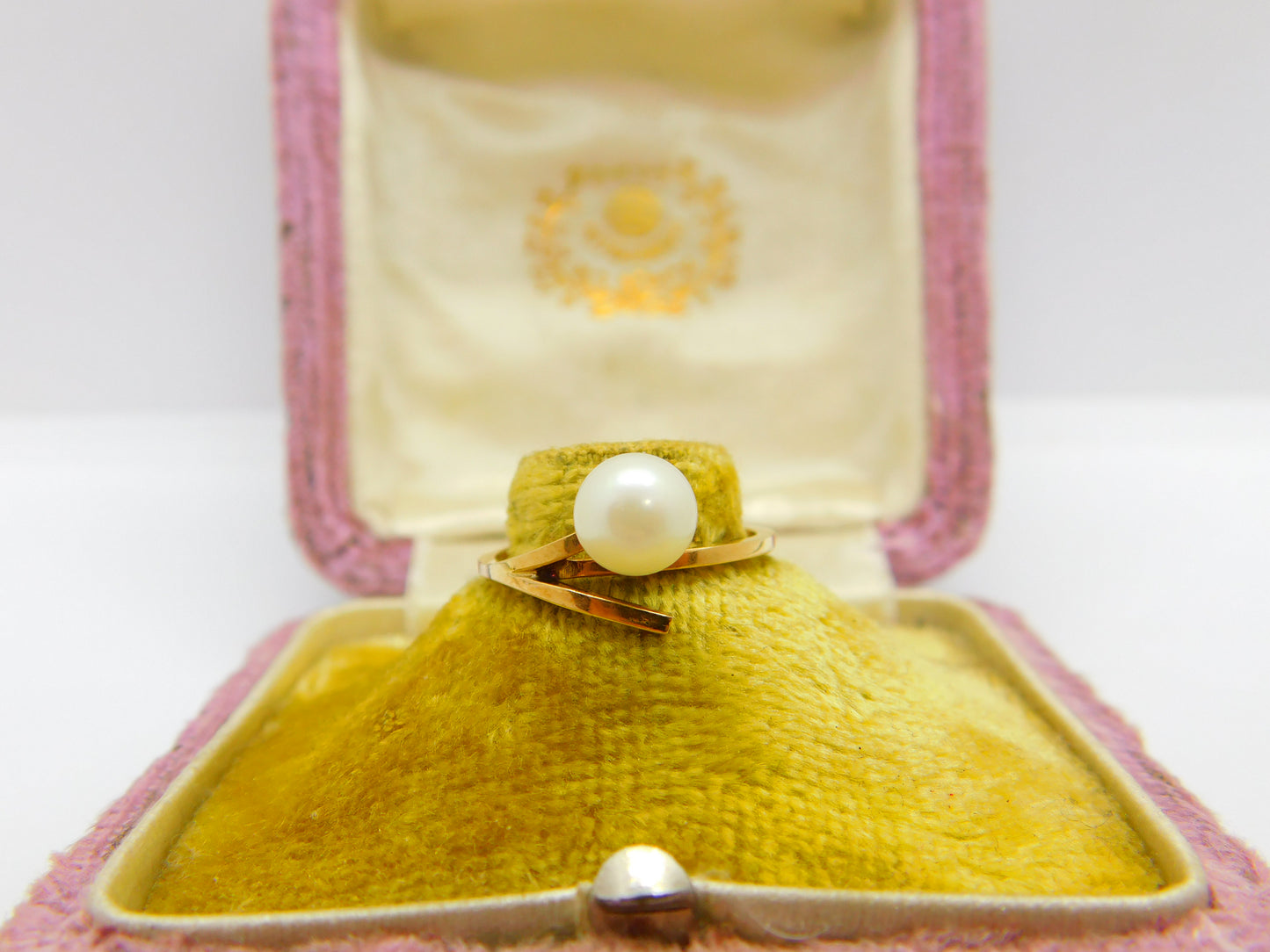 18ct Yellow Gold & Pearl Set Modernist Twist Band Ring Vintage c1970 Size J UK