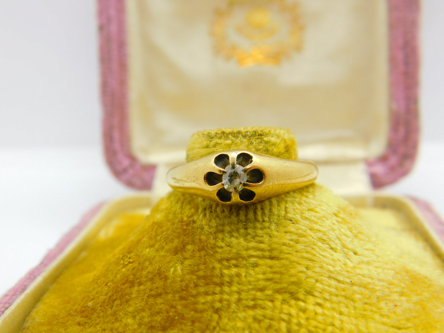 Victorian 18ct Yellow Gold & Claw Set 0.1ct Diamond Band Ring Antique c1900