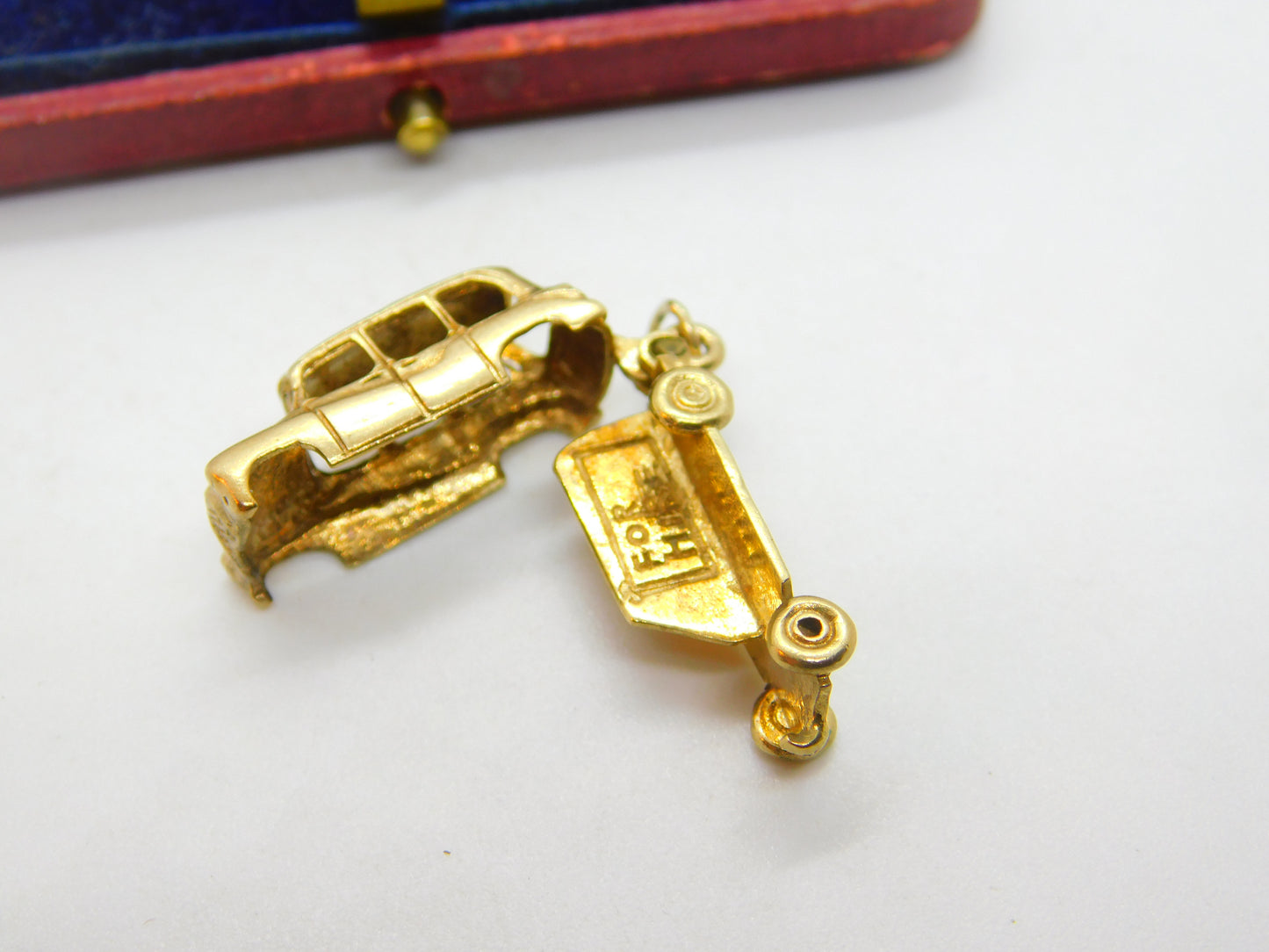 9ct Gold Opening 'London Diesel Taxi for Hire' Charm 1972 London Vintage