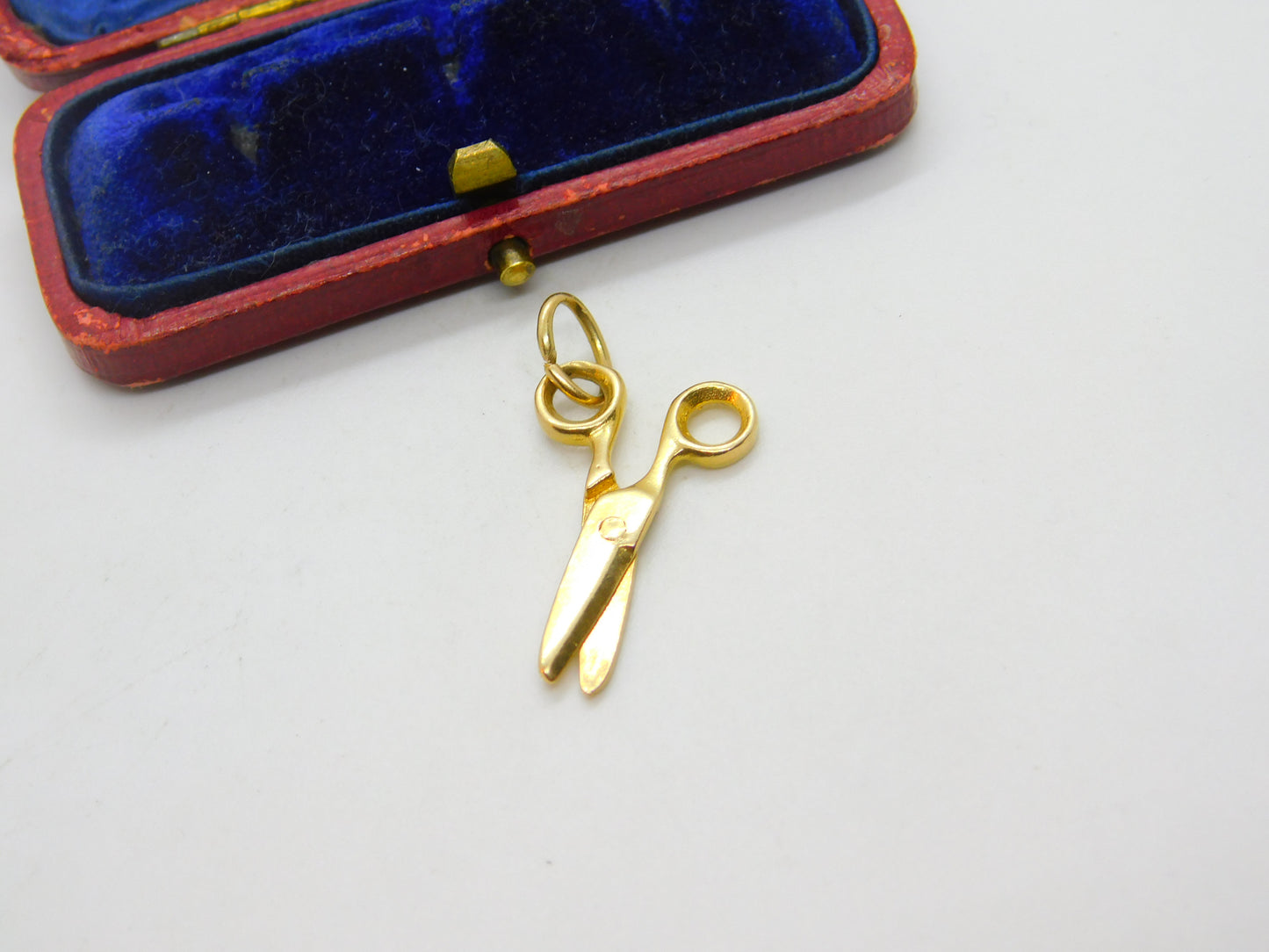 9ct Yellow Gold Pair of Scissors Charm Pendant Vintage c1970 Articulated