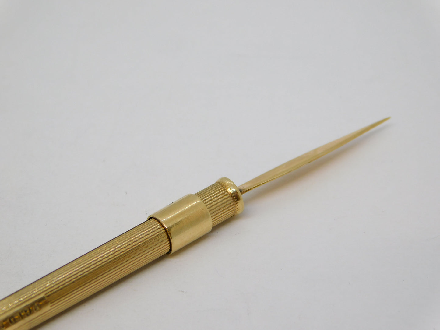 9ct Yellow Gold Engine Turned Propelling Toothpick Vintage 1975 Birmingham
