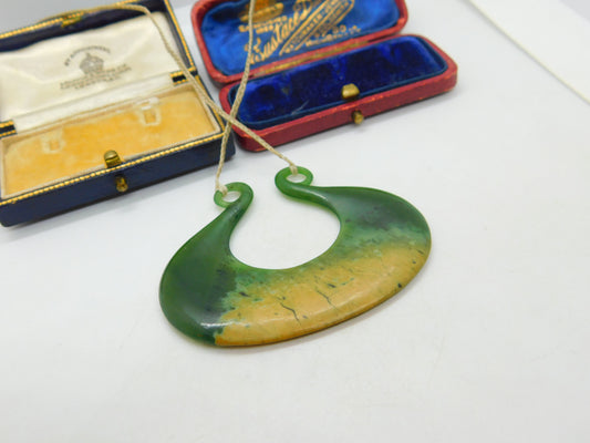 New Zealand Nephrite Jade Maori 'Whale Tail' Pendant Keepsake Vintage c1970