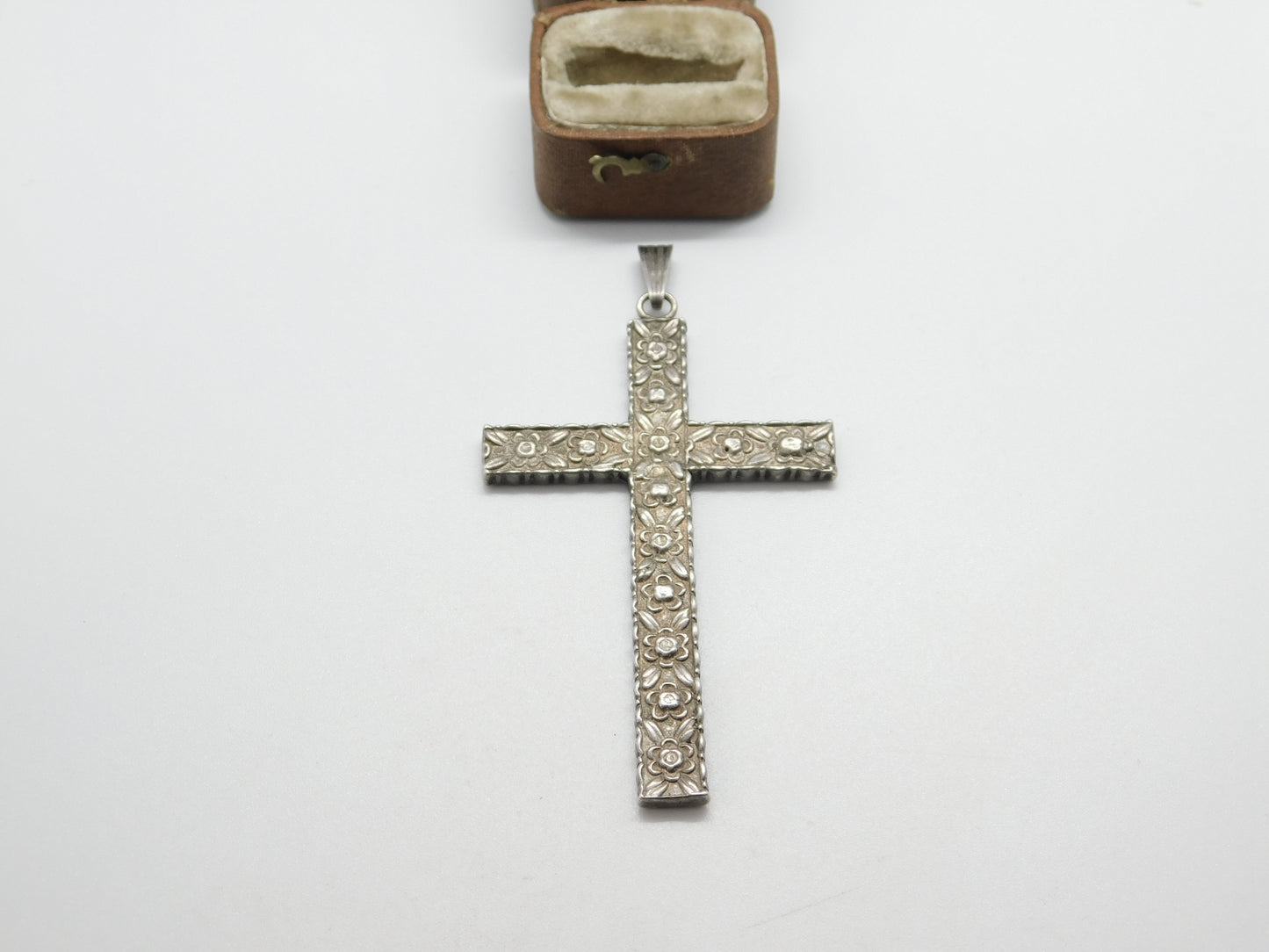 Large Sterling Silver Floral Pattern Christian Cross Pendant 1949 Birmingham