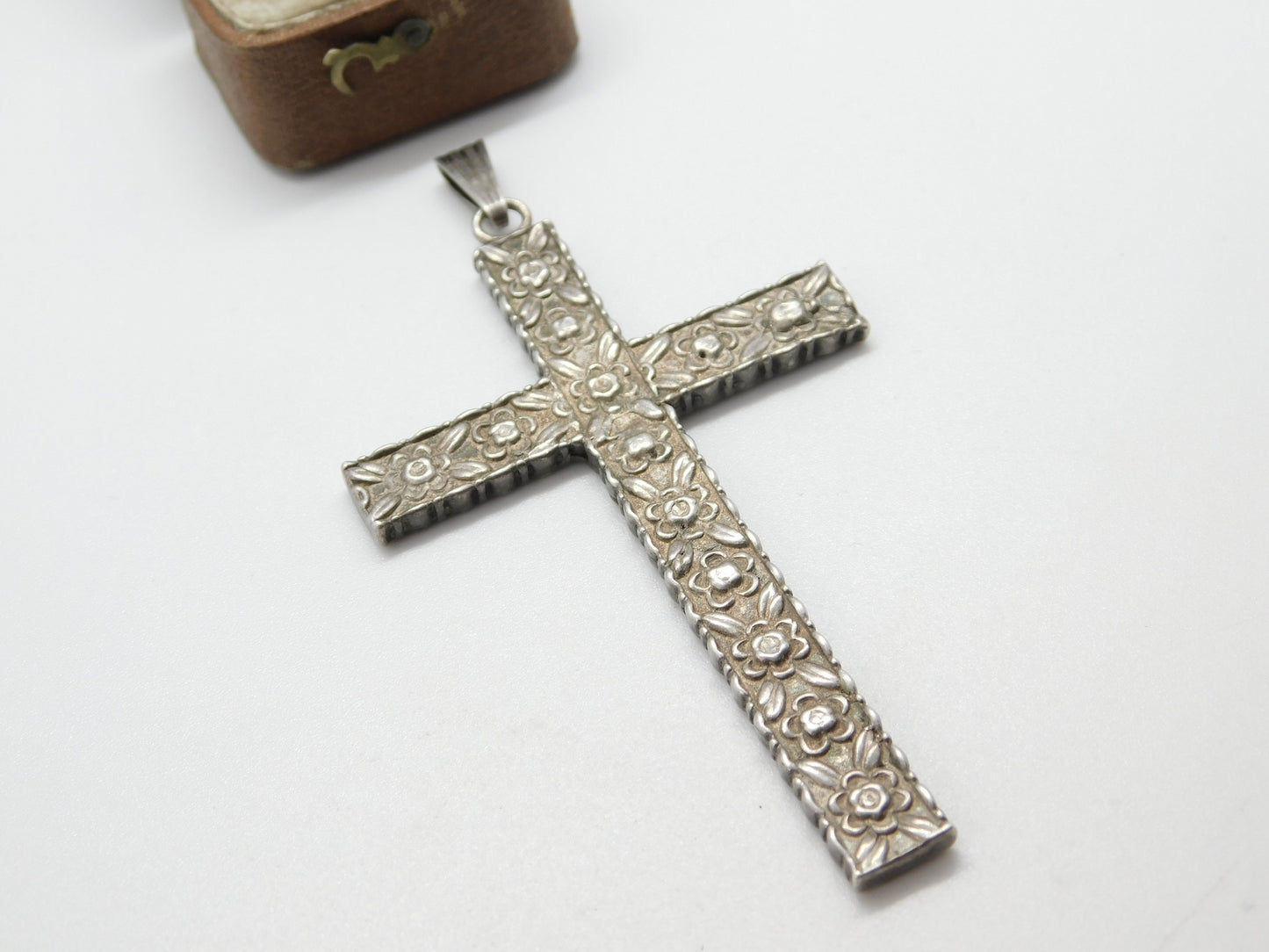 Large Sterling Silver Floral Pattern Christian Cross Pendant 1949 Birmingham