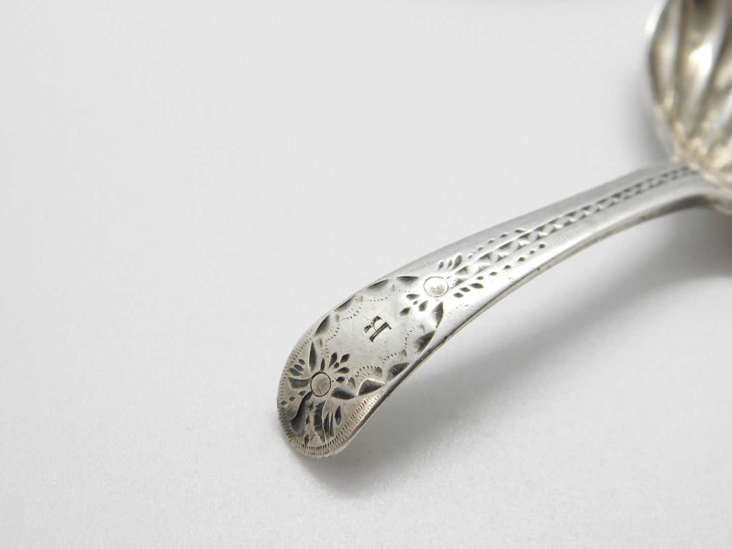 Georgian Sterling Silver Scallop Shell Bowl Tea Caddy Spoon London, 1792 Antique