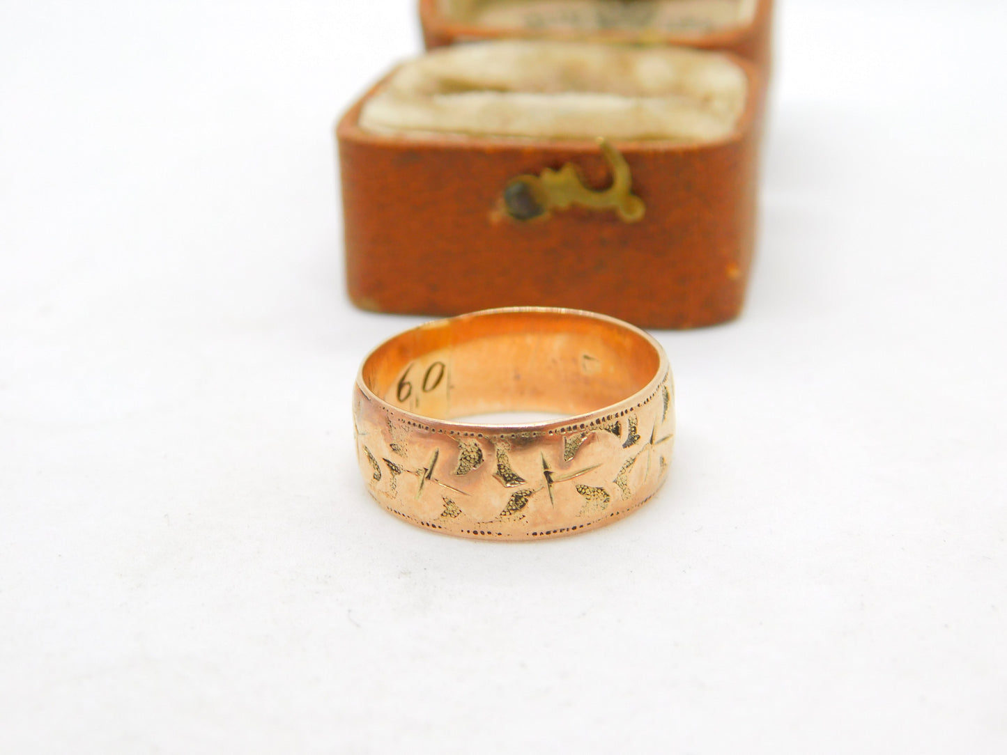 Victorian 9ct Gold Ivy Leaf Pattern Band Ring 1890 London Antique Size N UK