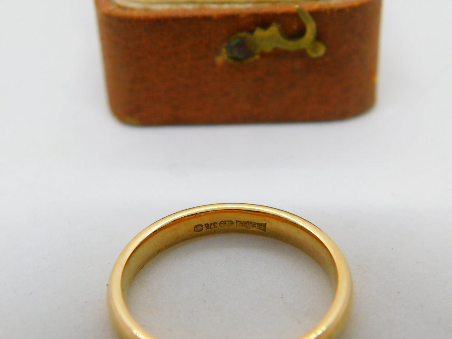 9ct Yellow Gold Wedding Band Ring Vintage c1990 London Size M 1/2 UK