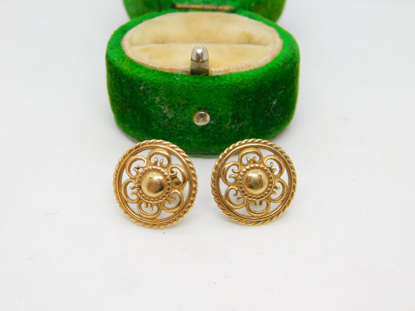 9ct Yellow Gold Floral Pattern Stud Earrings Vintage c1980 London