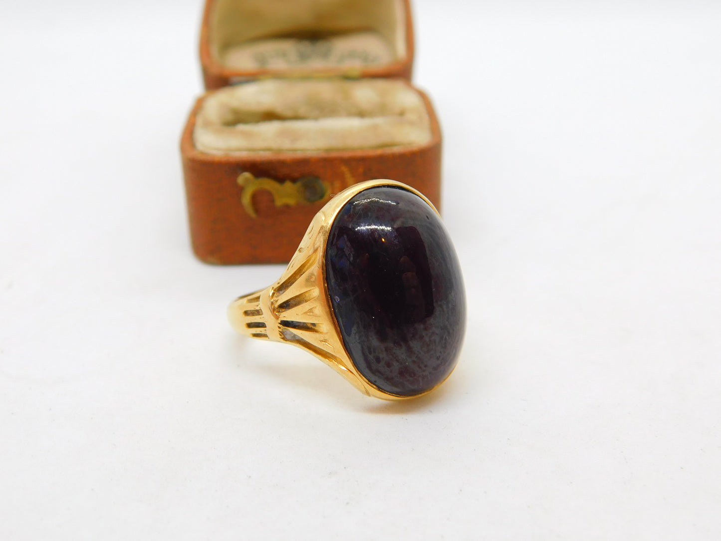 Georgian 18ct Gold Cabochon Cut Bohemian Garnet Signet Ring c1820 Antique