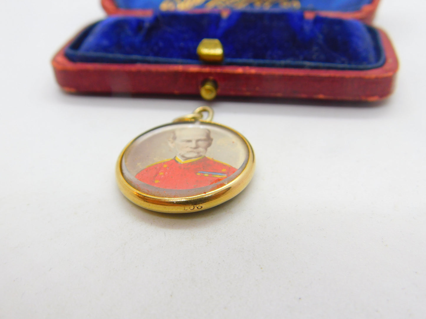 Victorian 9ct Yellow Gold General Lord Roberts Portrait Locket Pendant c1890