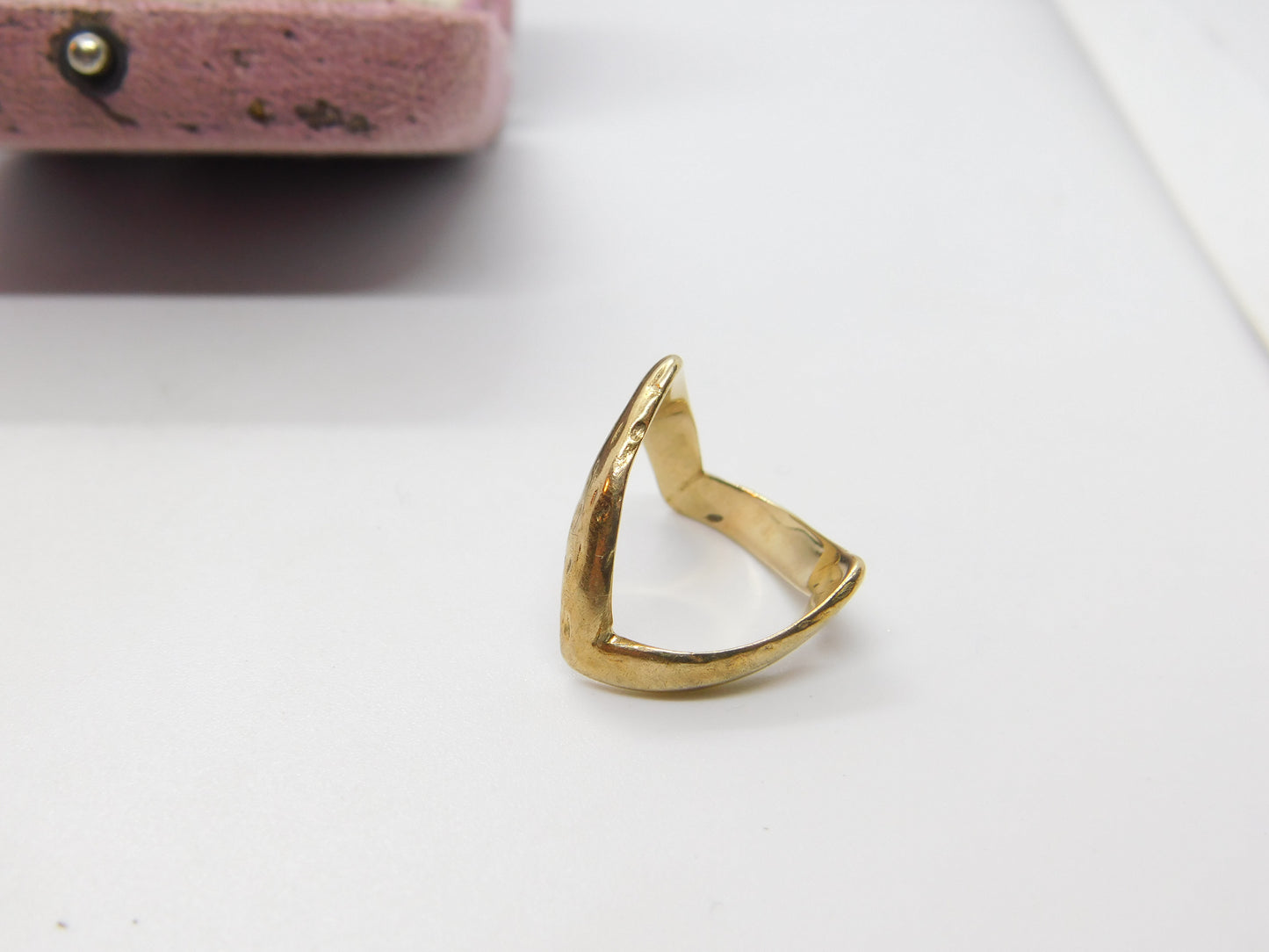 9ct Yellow Gold Textured Pattern Wishbone Ring Vintage 1976 Birmingham