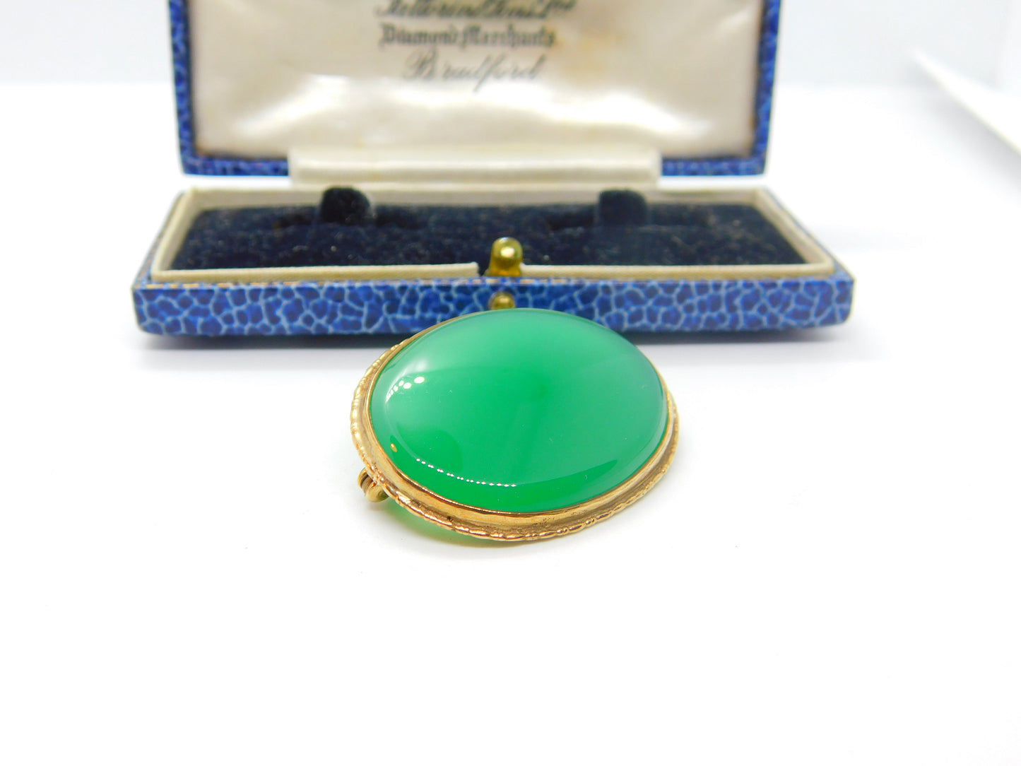 9ct Yellow Gold & Carved Green Agate Brooch Pin Vintage 1994 Birmingham