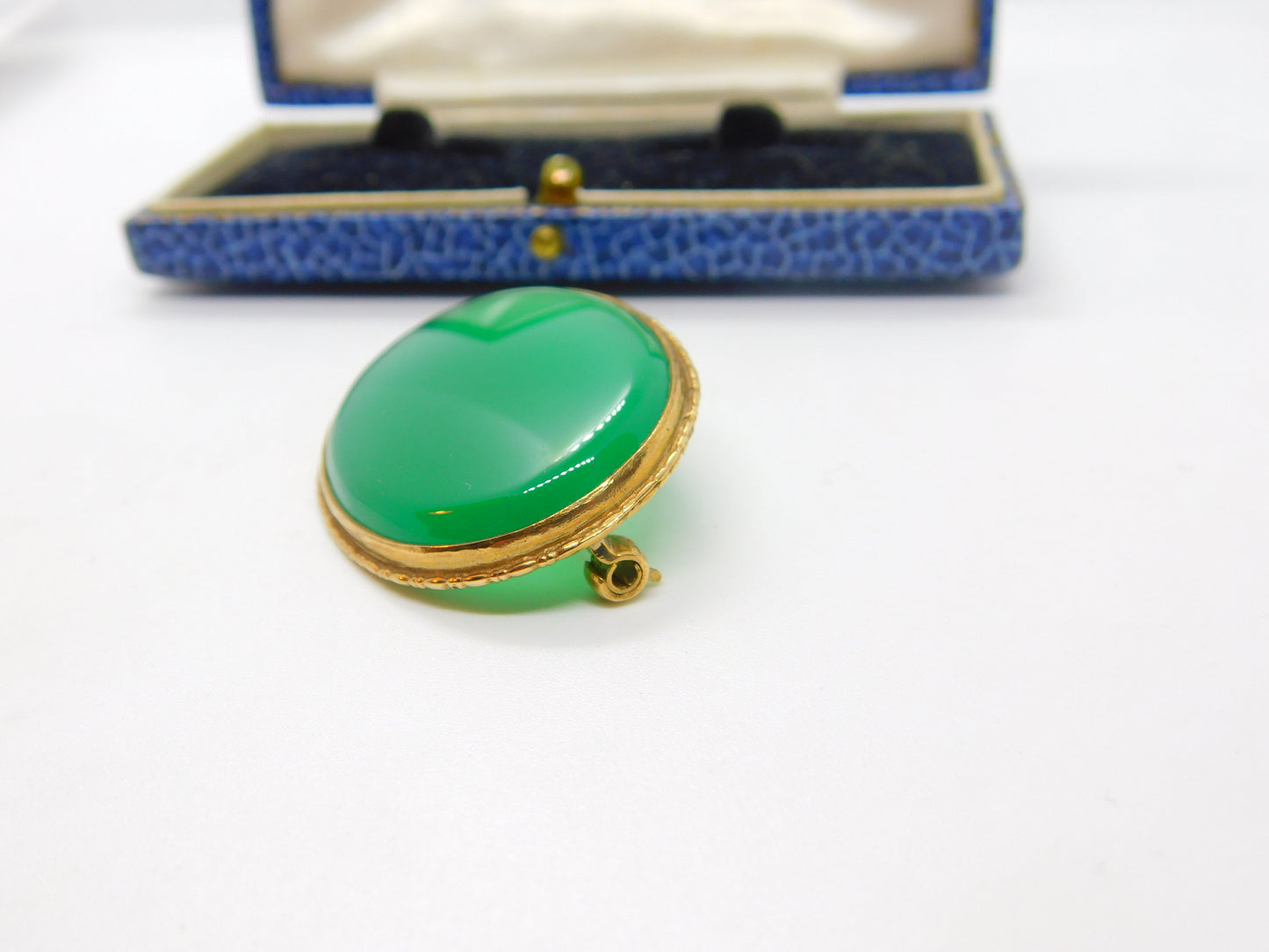 9ct Yellow Gold & Carved Green Agate Brooch Pin Vintage 1994 Birmingham