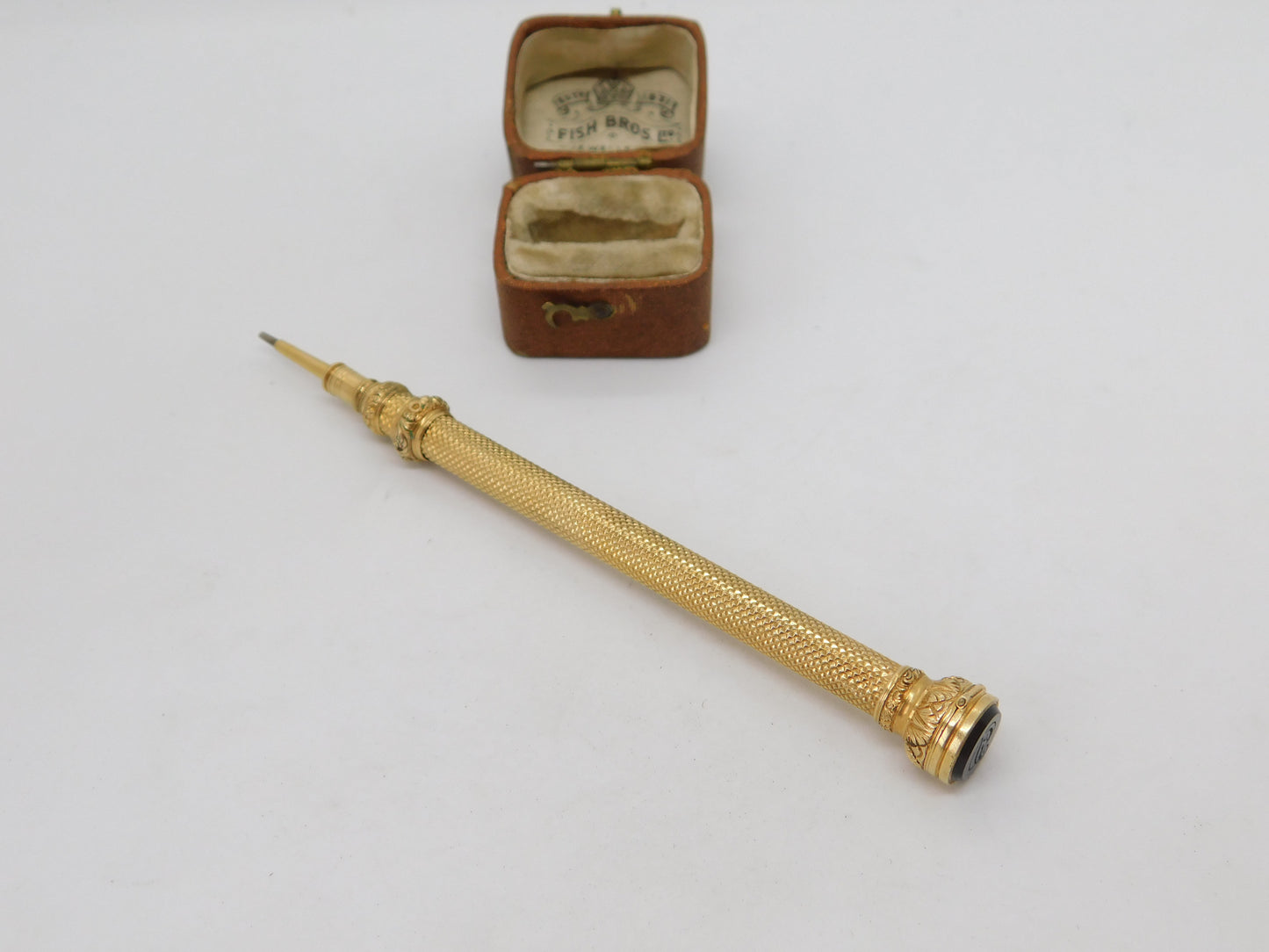 Victorian 9ct Gold Cased R Initial Intaglio Propelling Pencil c1880 Antique