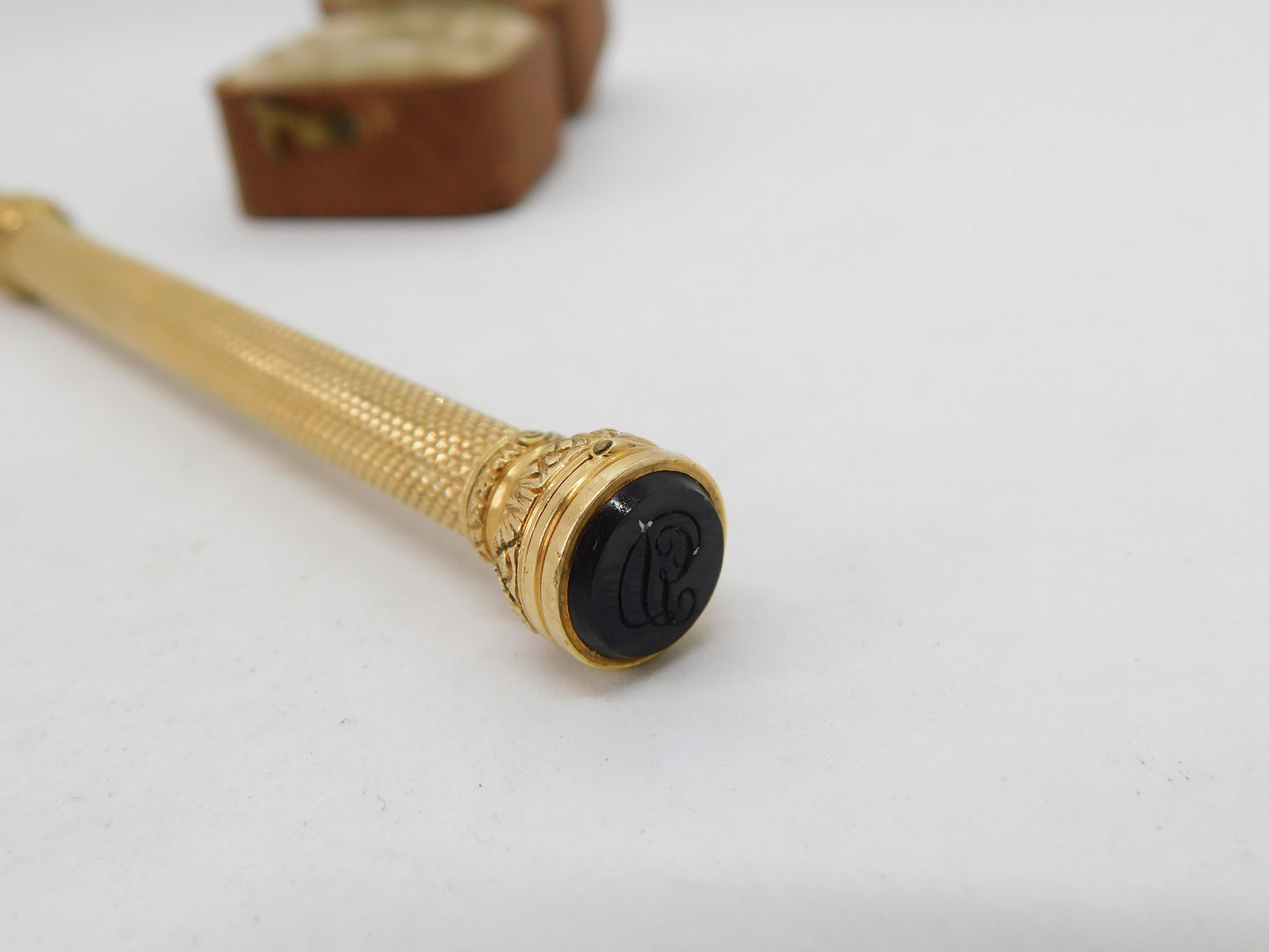 Victorian 9ct Gold Cased R Initial Intaglio Propelling Pencil c1880 Antique