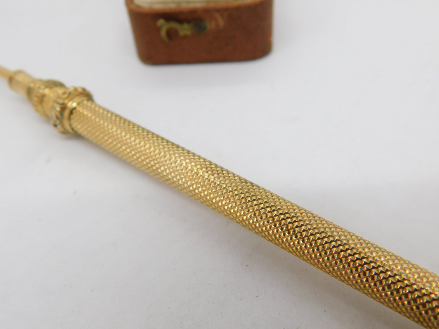 Victorian 9ct Gold Cased R Initial Intaglio Propelling Pencil c1880 Antique