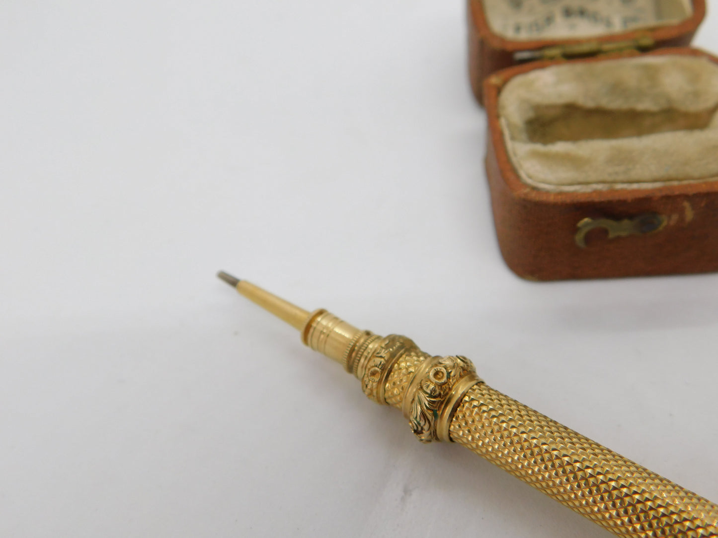 Victorian 9ct Gold Cased R Initial Intaglio Propelling Pencil c1880 Antique