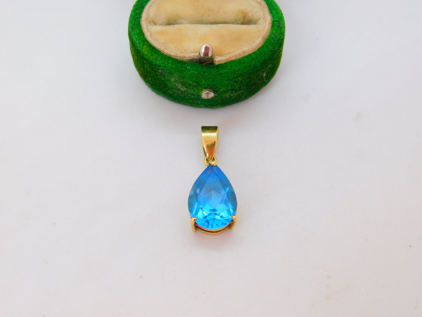 18ct Yellow Gold & Blue Topaz Pear Drop Pendant Vintage c1980