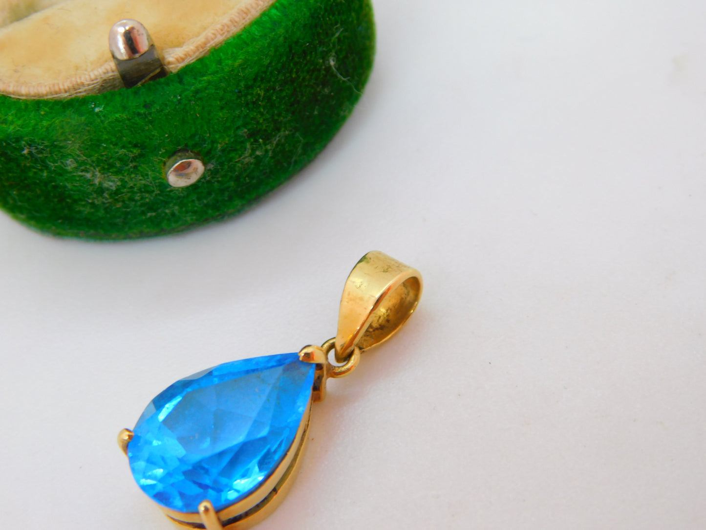 18ct Yellow Gold & Blue Topaz Pear Drop Pendant Vintage c1980