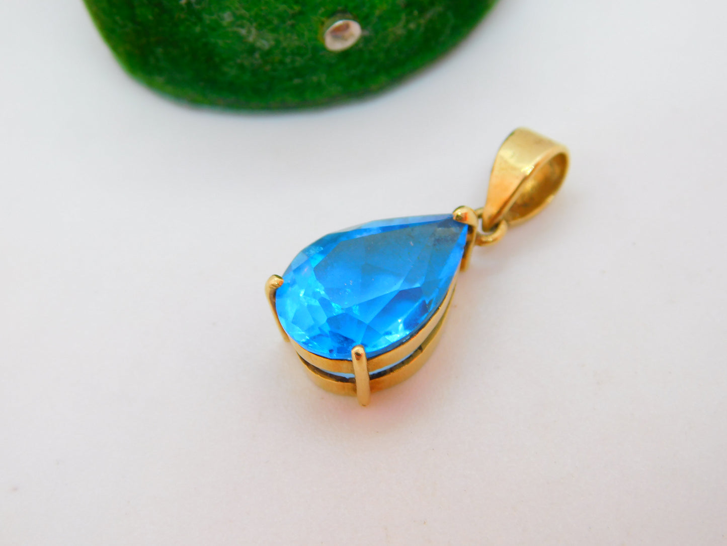 18ct Yellow Gold & Blue Topaz Pear Drop Pendant Vintage c1980