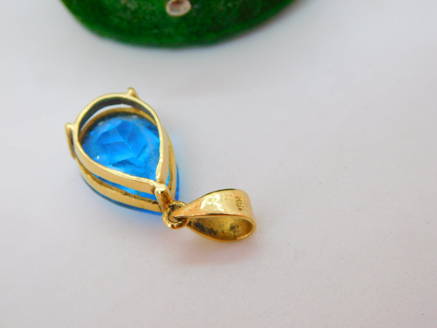 18ct Yellow Gold & Blue Topaz Pear Drop Pendant Vintage c1980