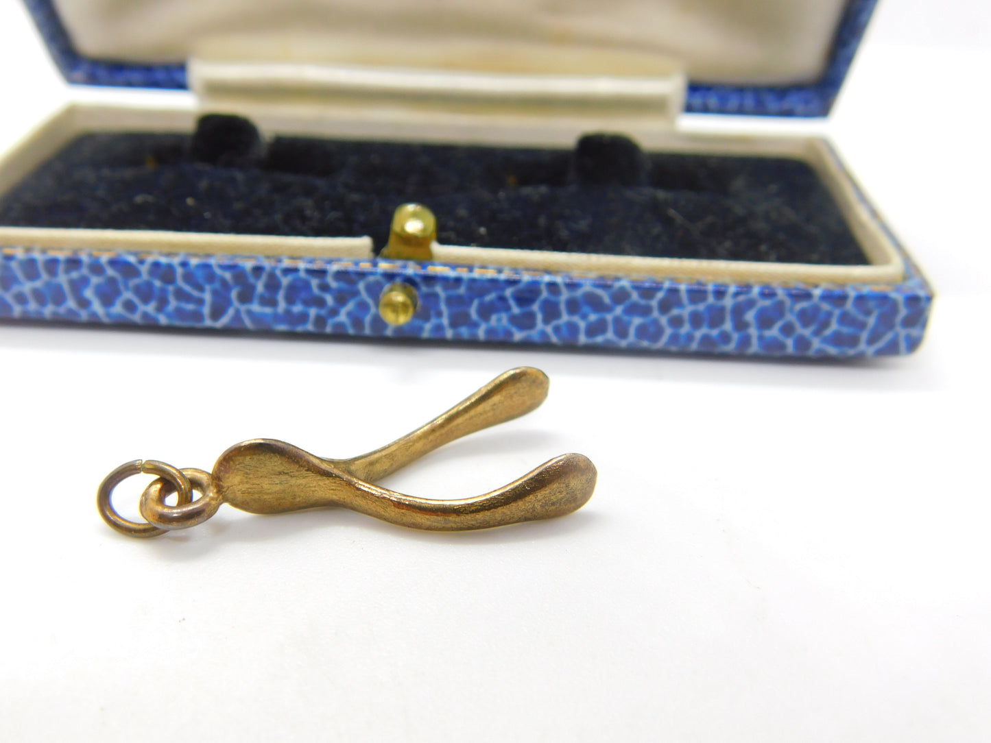 9ct Yellow Gold Wishbone Form Charm or Pendant Vintage 1979 London