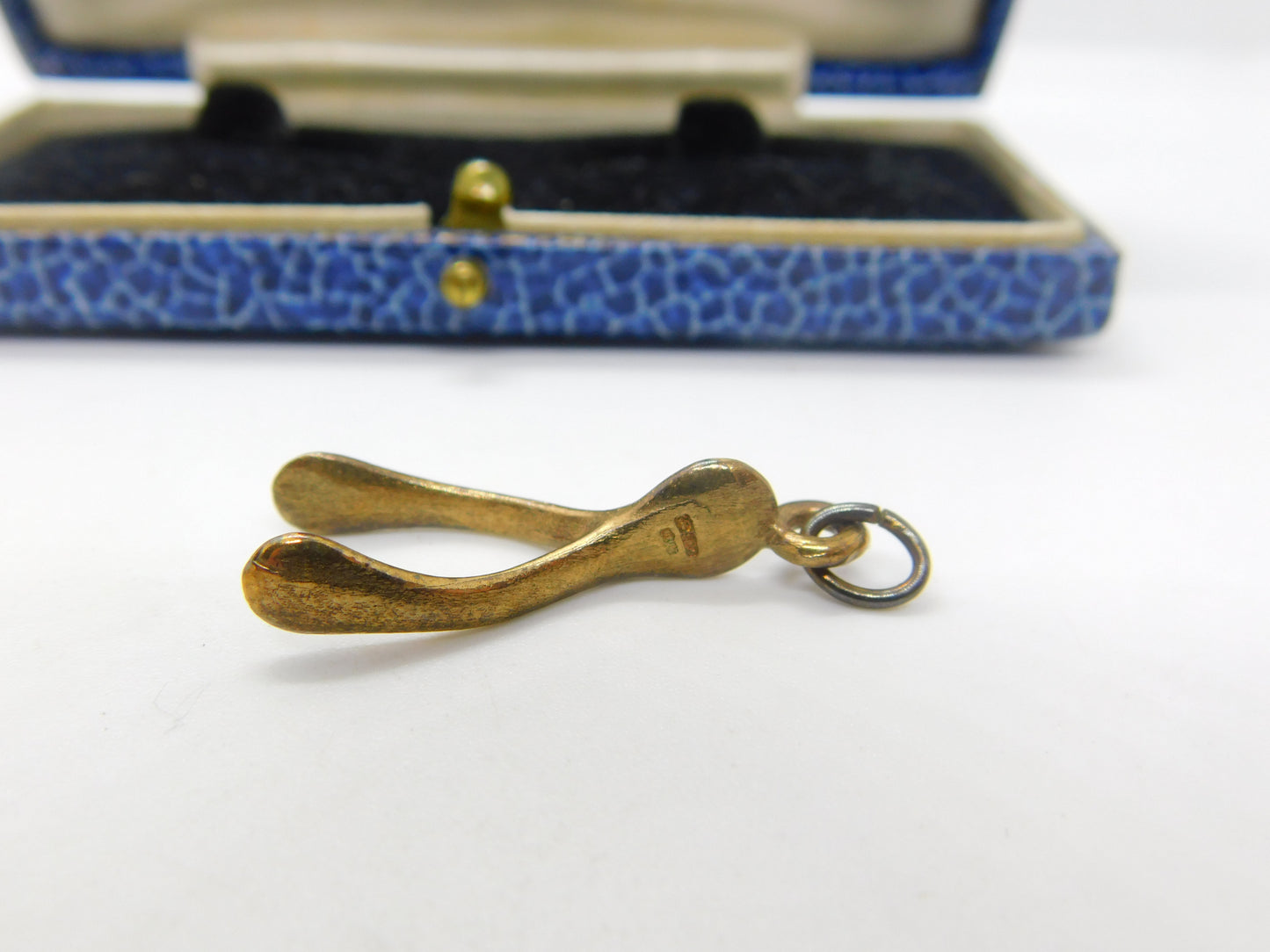 9ct Yellow Gold Wishbone Form Charm or Pendant Vintage 1979 London