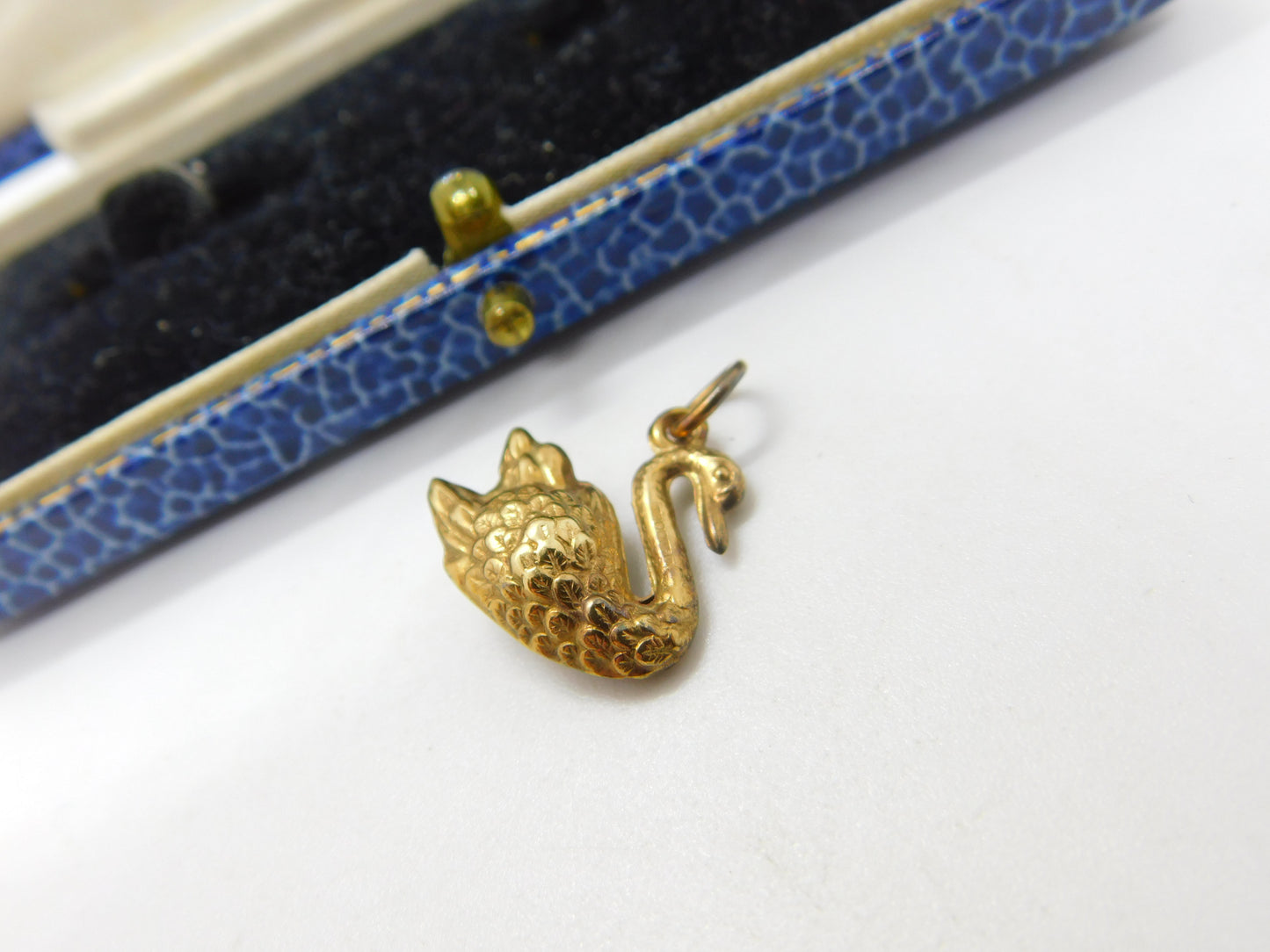 9ct Yellow Gold Proud Swan Charm or Pendant Vintage 1977 Sheffield