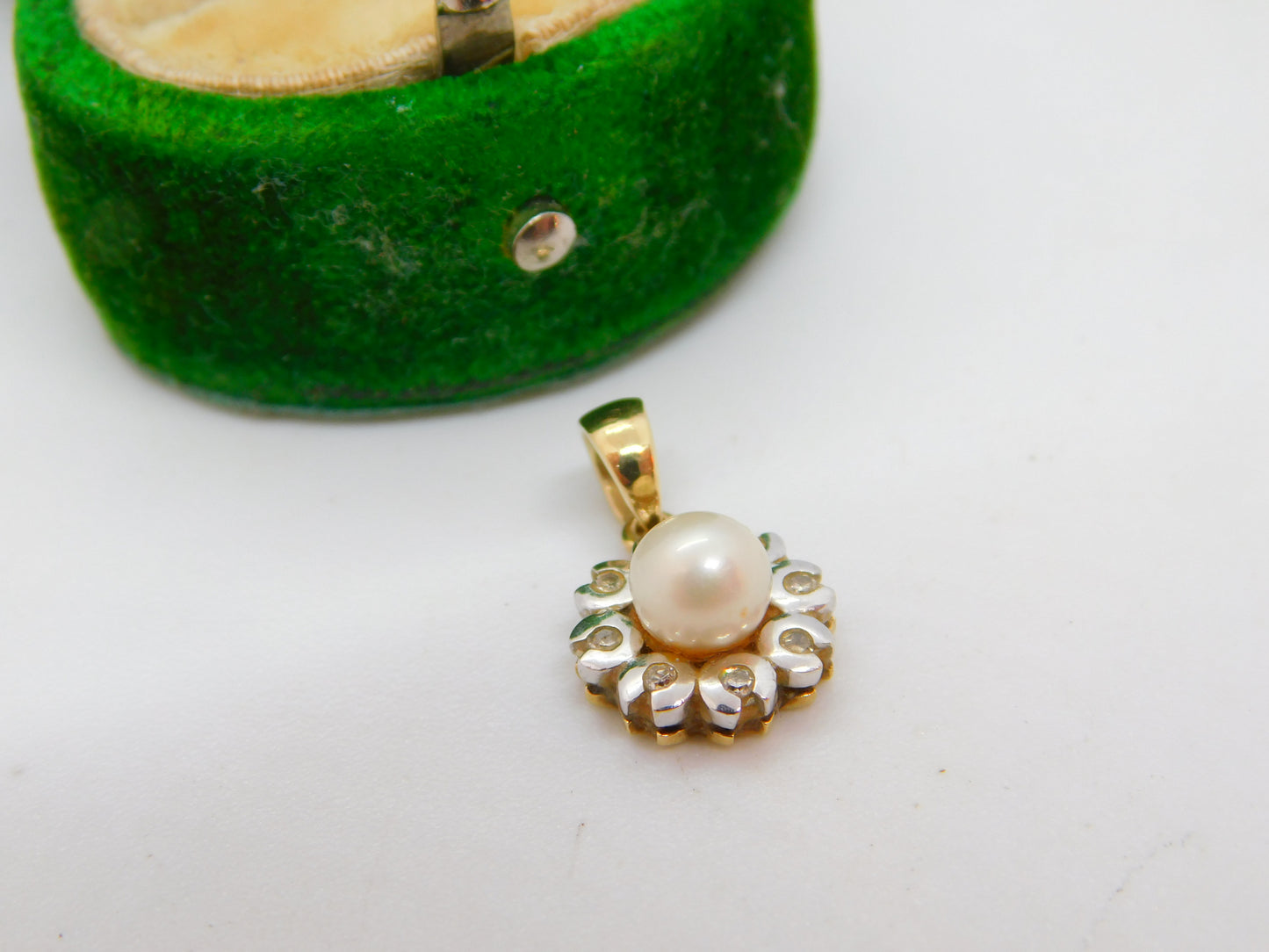 18ct Yellow Gold, Pearl & Diamond Set Floral Drop Pendant Vintage c1980