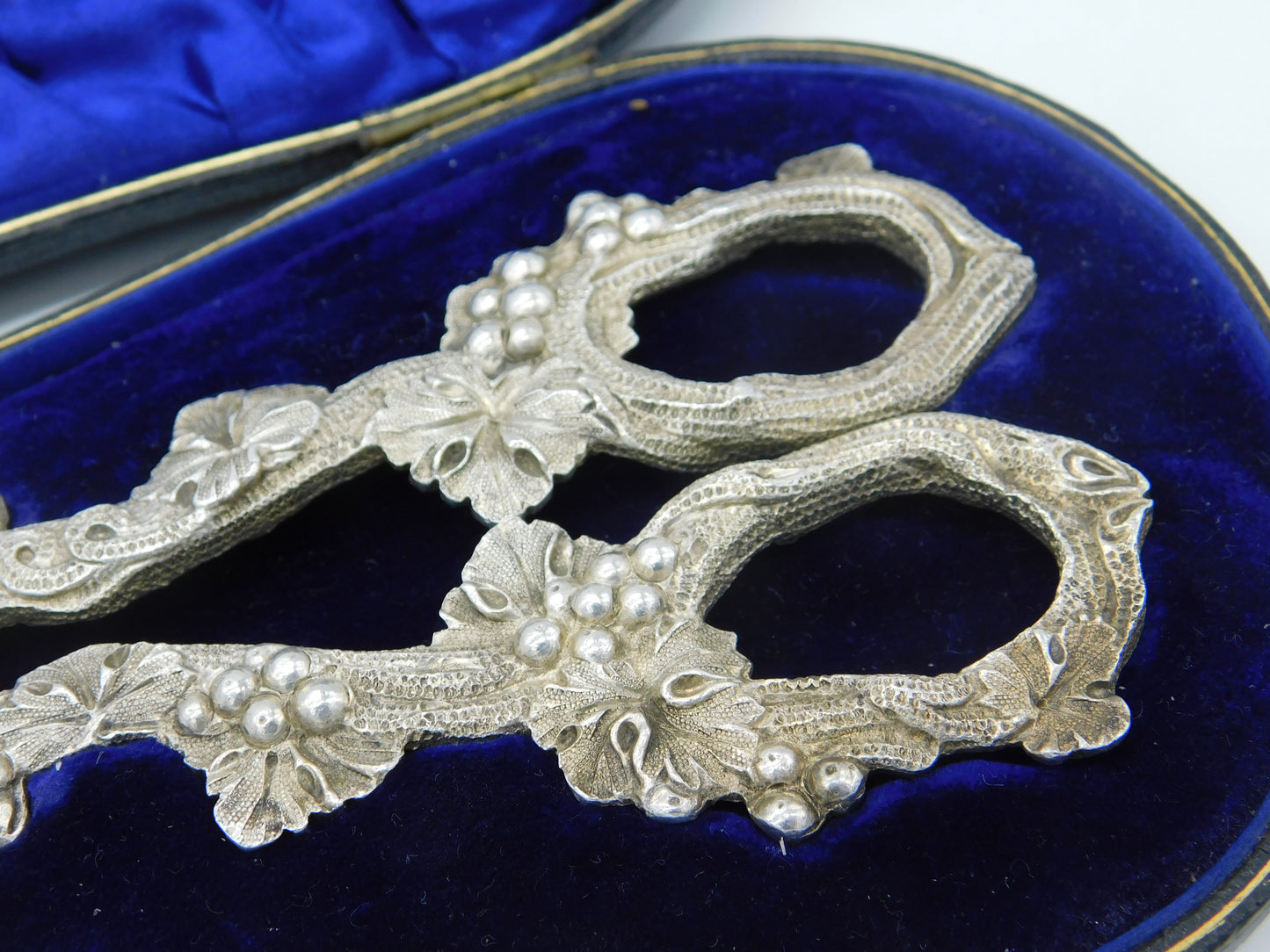 Boxed Edwardian Pair of Sterling Silver Floral Grape Scissors Antique 1909 London