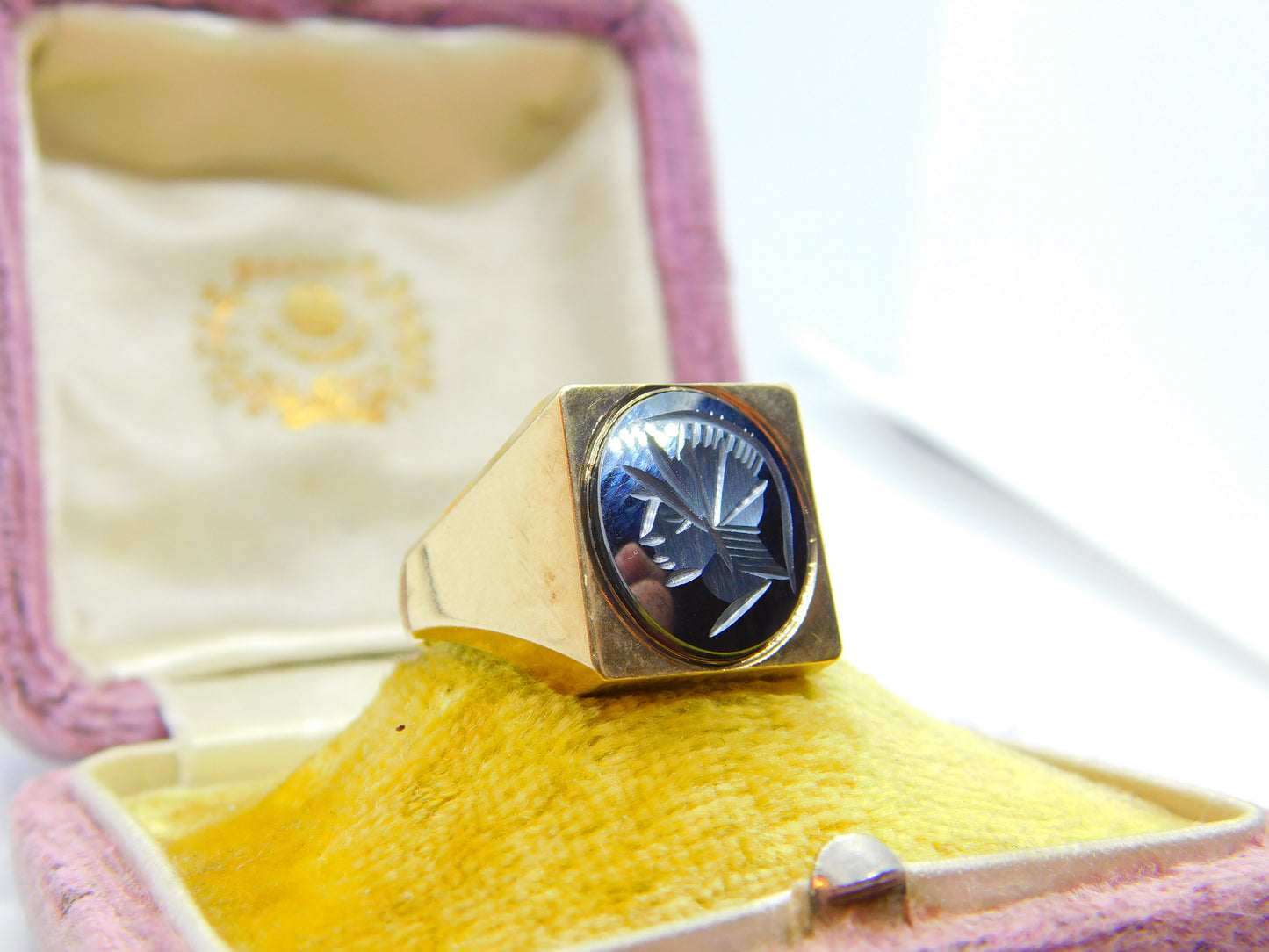 9ct Gold & Carved Haematite Centurion Signet Ring Vintage 1975 Birmingham