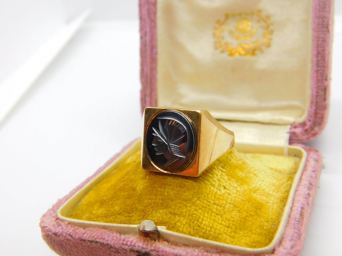 9ct Gold & Carved Haematite Centurion Signet Ring Vintage 1975 Birmingham