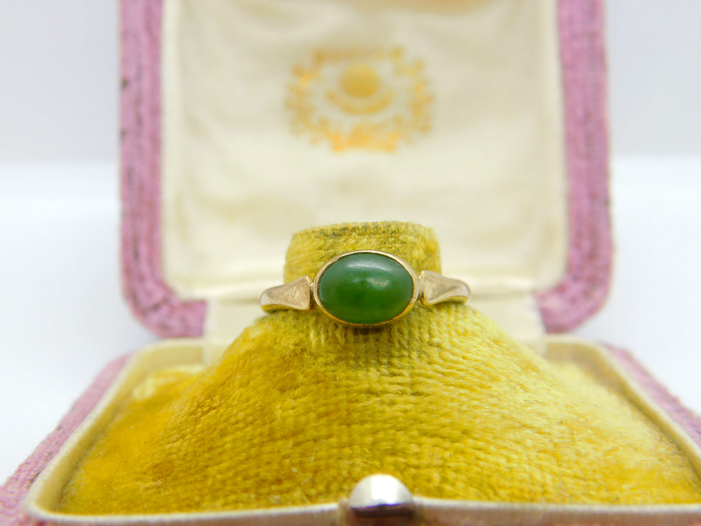 9ct Yellow Gold & Cabochon Jade Band Ring Vintage 1979 London