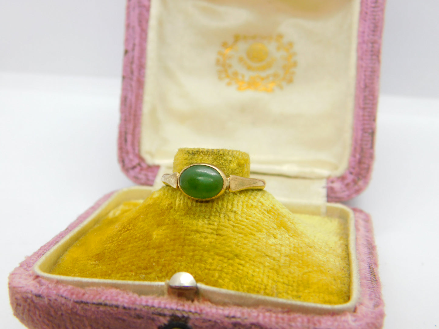 9ct Yellow Gold & Cabochon Jade Band Ring Vintage 1979 London