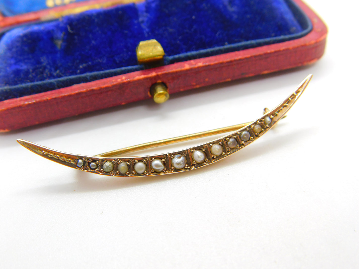 9ct Yellow Gold & Seed Pearl Crescent Moon Sweetheart Brooch Antique 1912